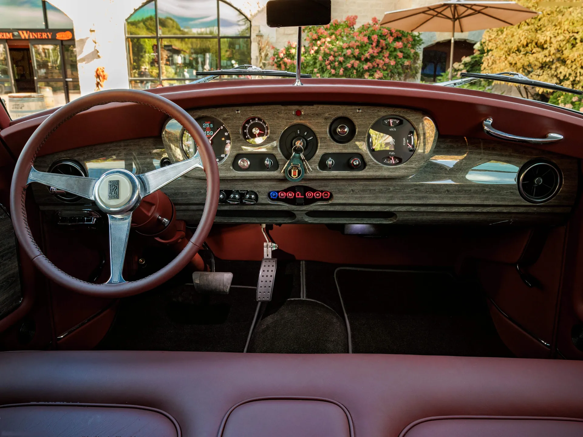 Rolls-Royce Silver Cloud II Paramount by Ringbrothers (1961) – interiér