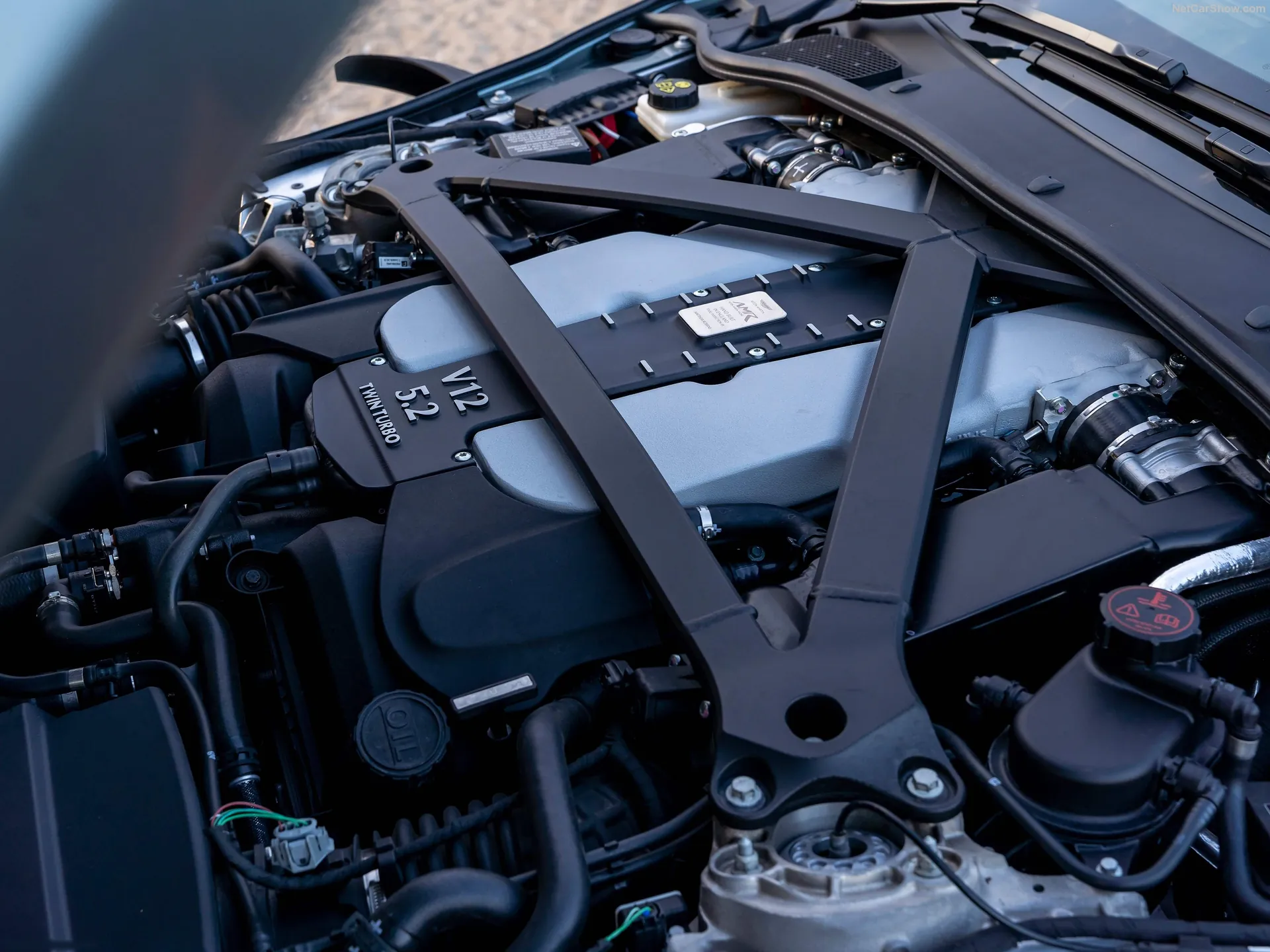Aston Martin DB11 AMR (2019) – motor