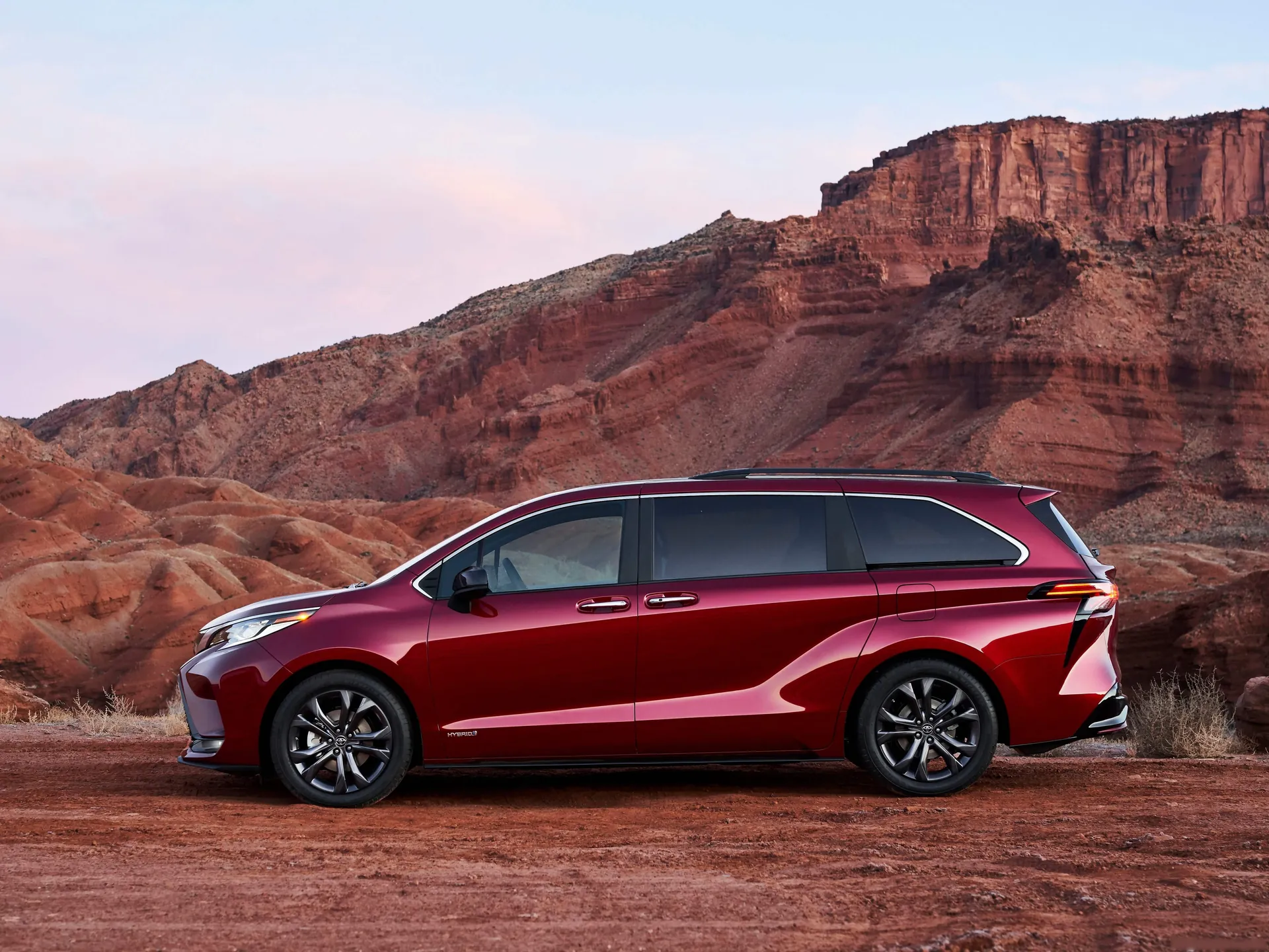 Toyota Sienna (2021) – boční profil