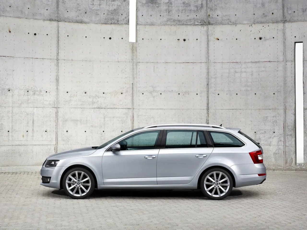 Skoda Octavia Combi (2014) – boční profil