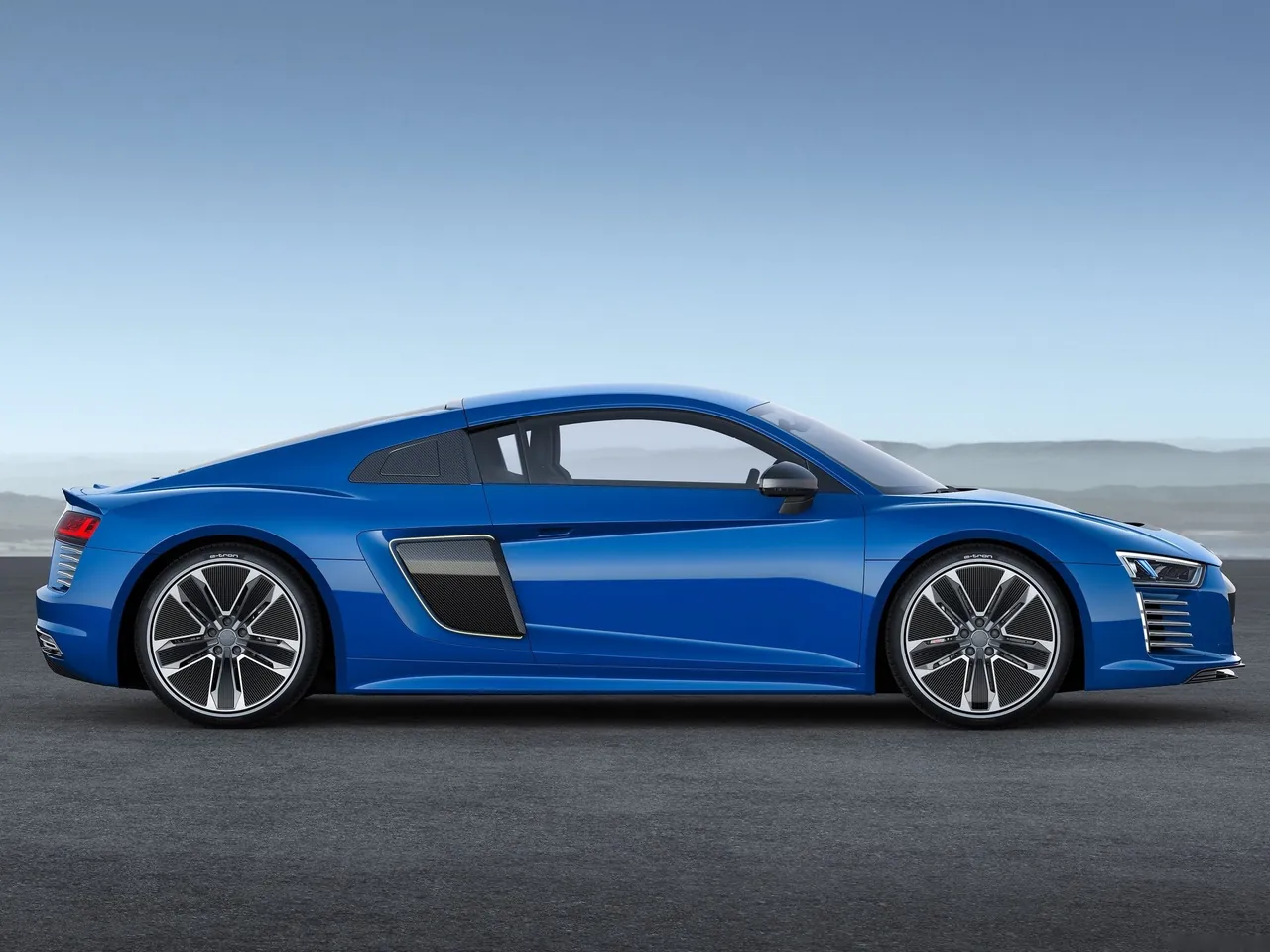 Audi R8 e-tron (2016) – boční profil