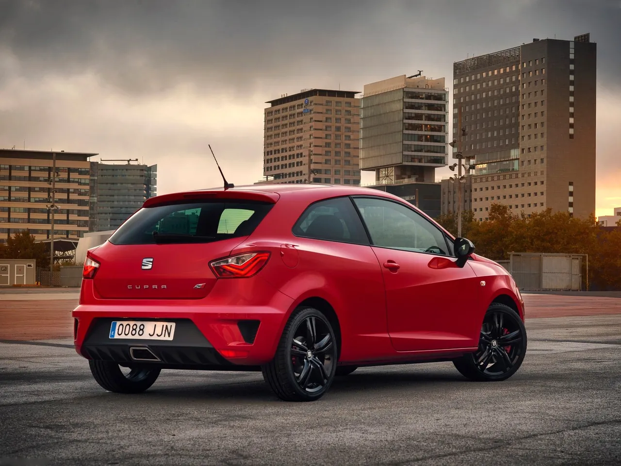 Seat Ibiza Cupra (2016) – zadní tříčtvrteční pohled