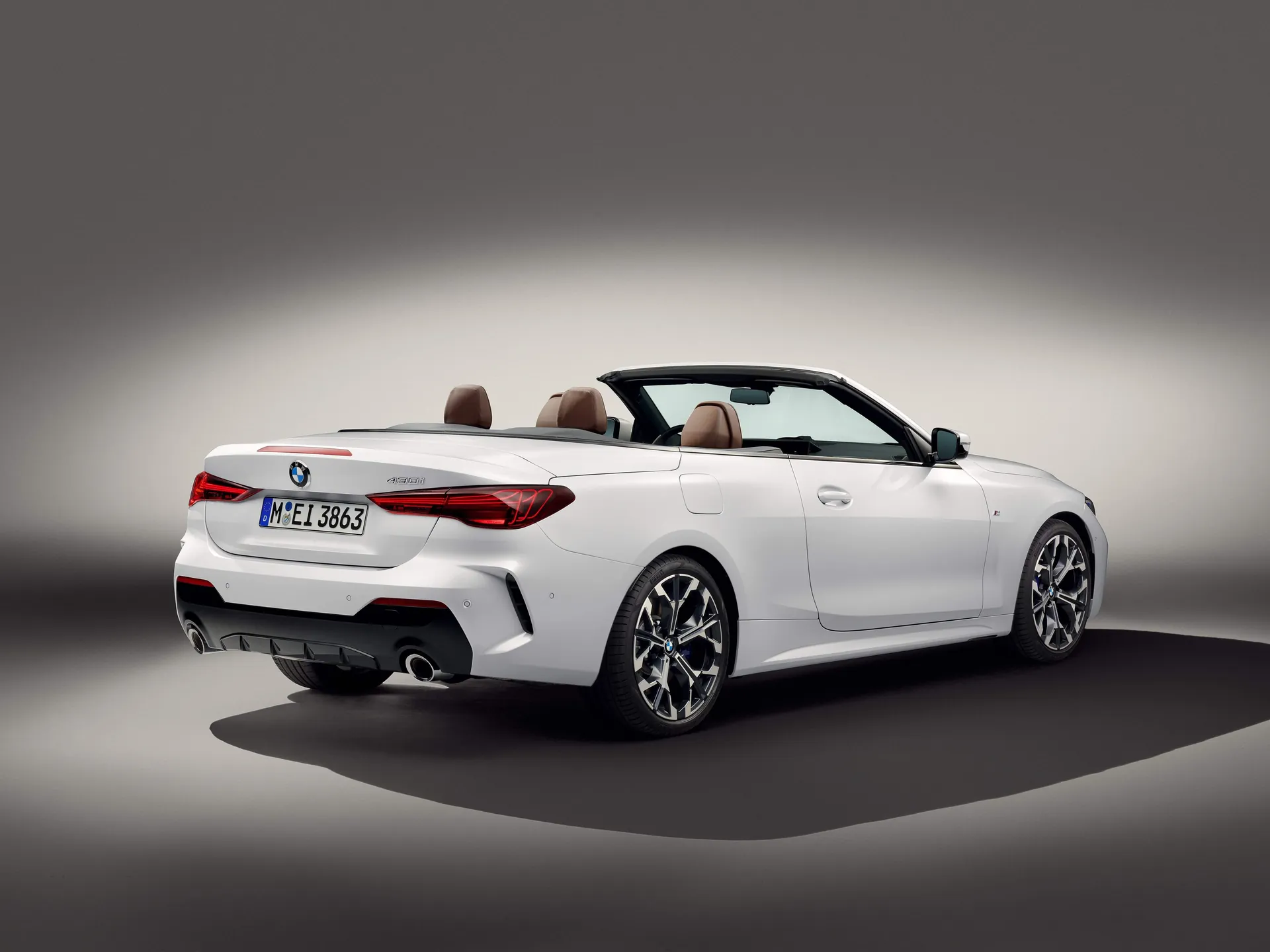 BMW 4-Series Convertible (2025) – zadní tříčtvrteční pohled