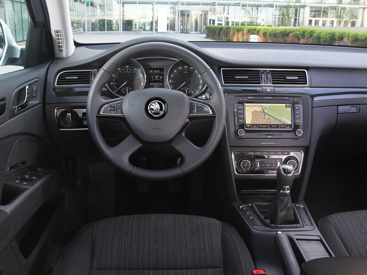 Skoda Superb (2014) – interiér