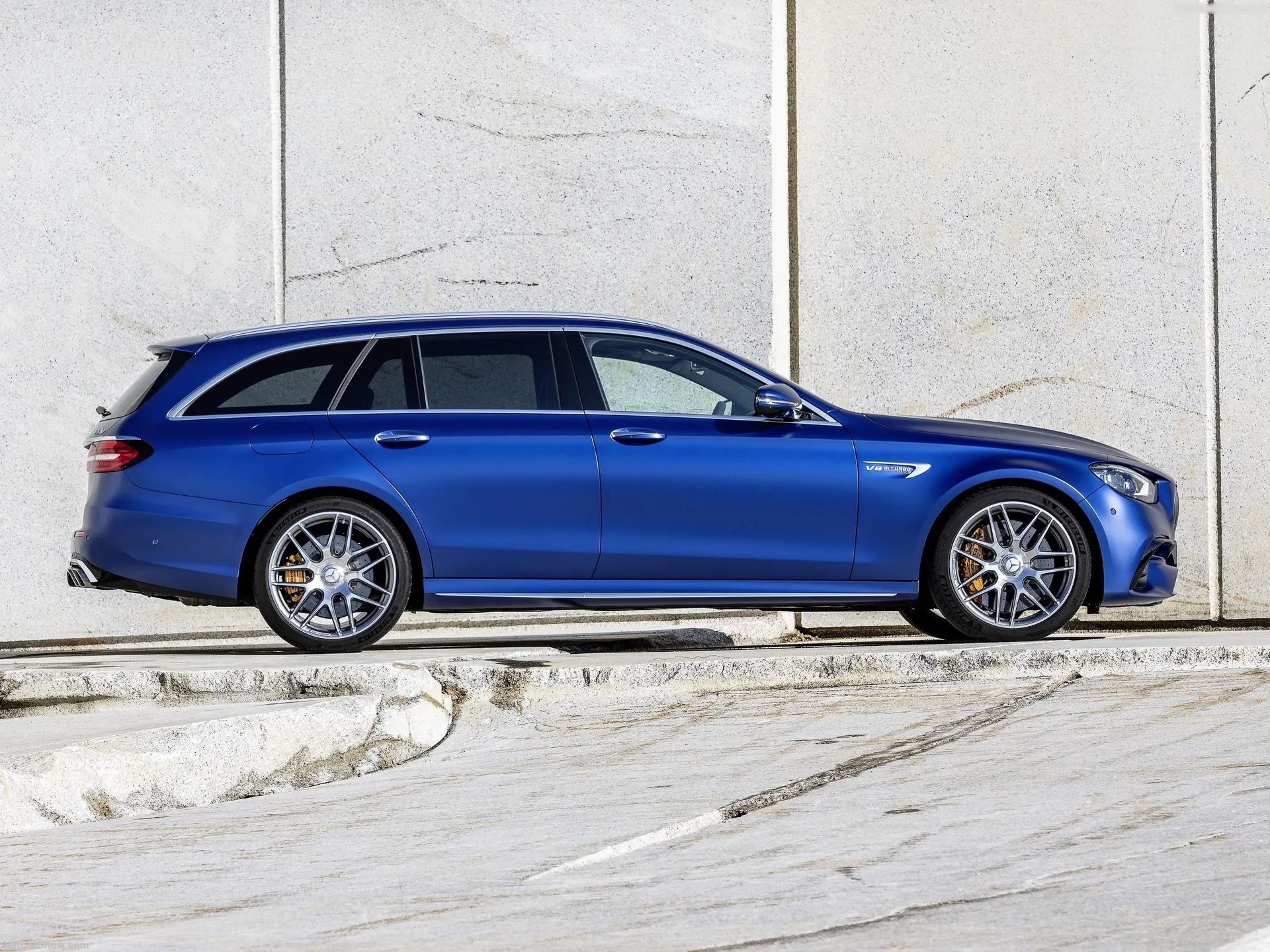 Mercedes-Benz E63 S AMG Estate (2021) – boční profil