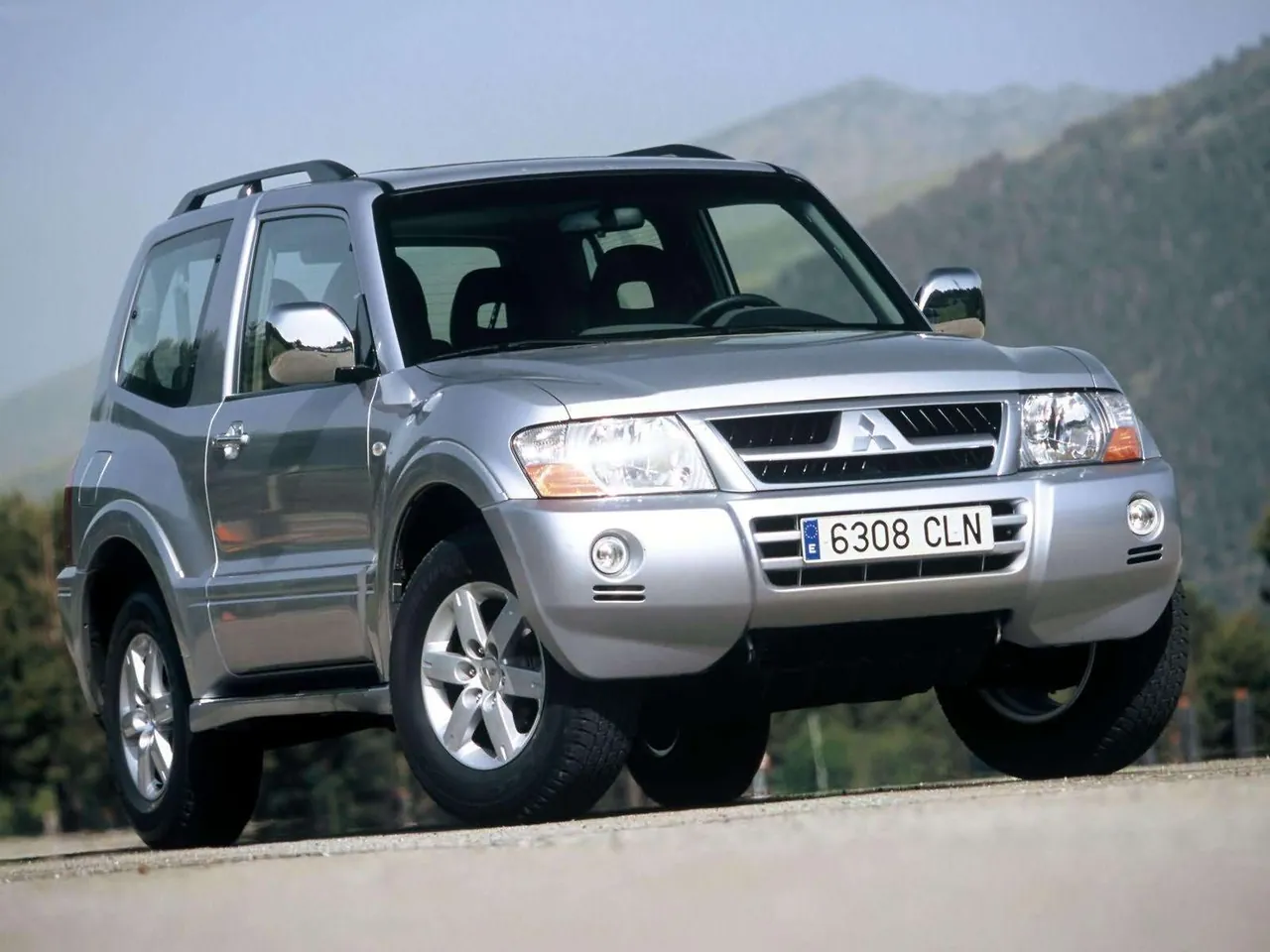 Mitsubishi Montero GLS 3door [EU] (2005)