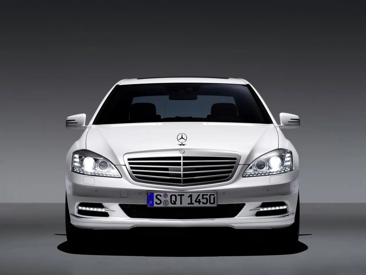 Mercedes-Benz S-Class (2010) - Front