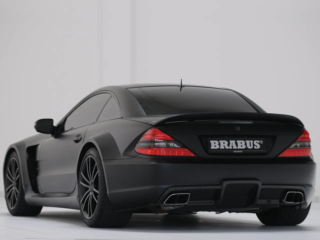 Brabus Mercedes-Benz SL65 AMG Black Series (2010) – zadní tříčtvrteční pohled