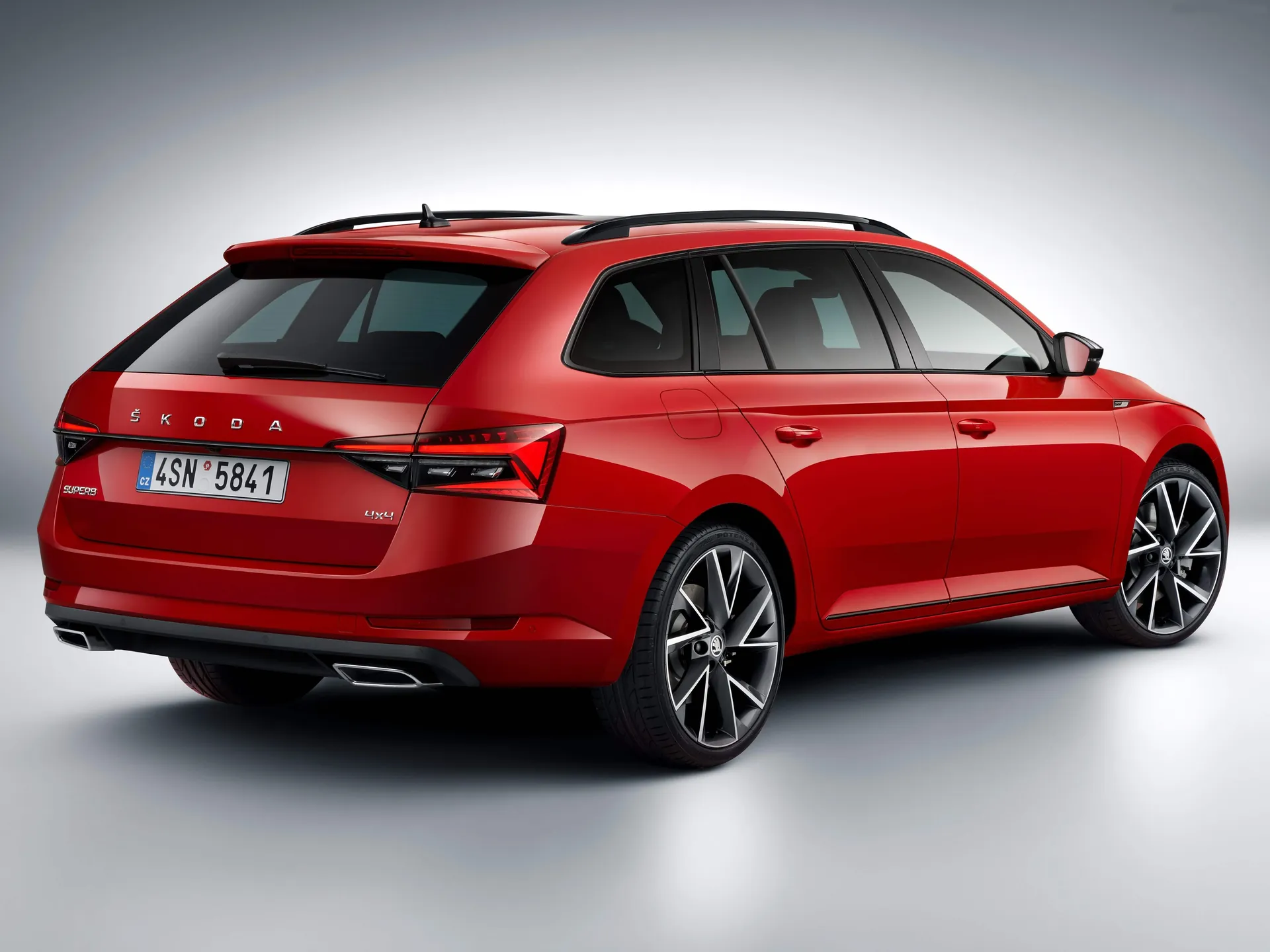 Skoda Superb Combi (2020) – zadní tříčtvrteční pohled