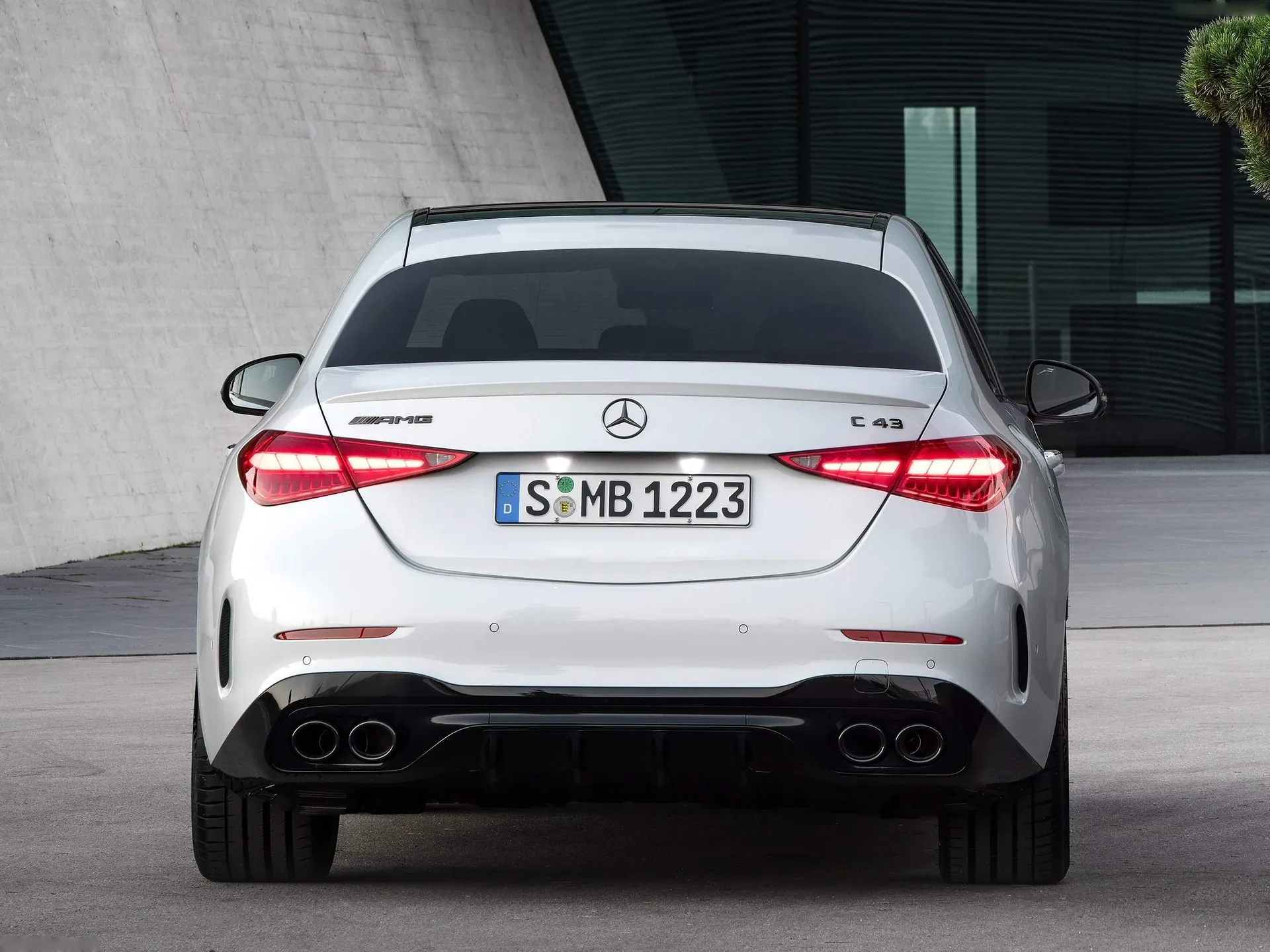 Mercedes-Benz C43 AMG (2023) - Rear