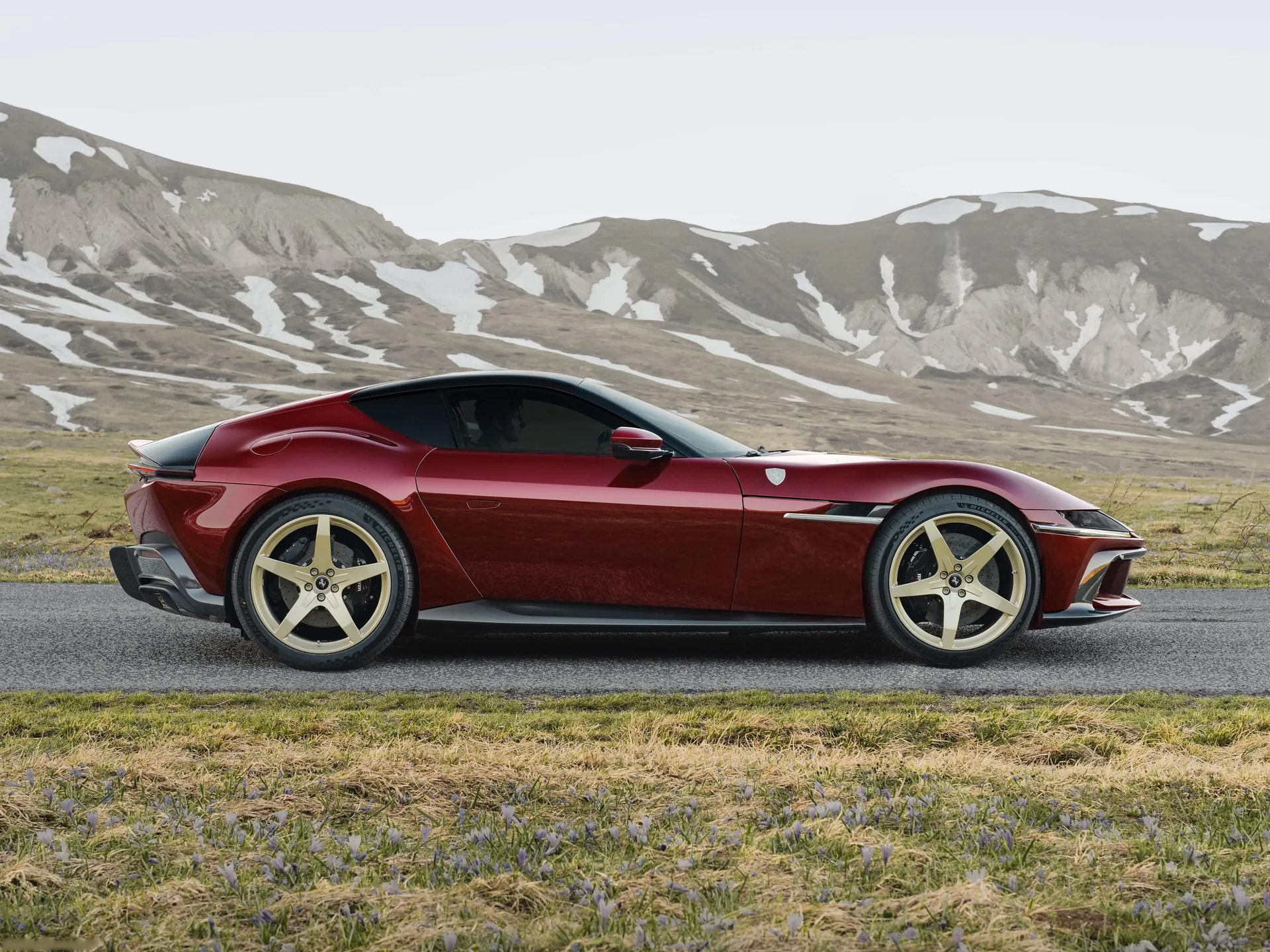 Ferrari 12Cilindri Manuale (2027) – boční profil