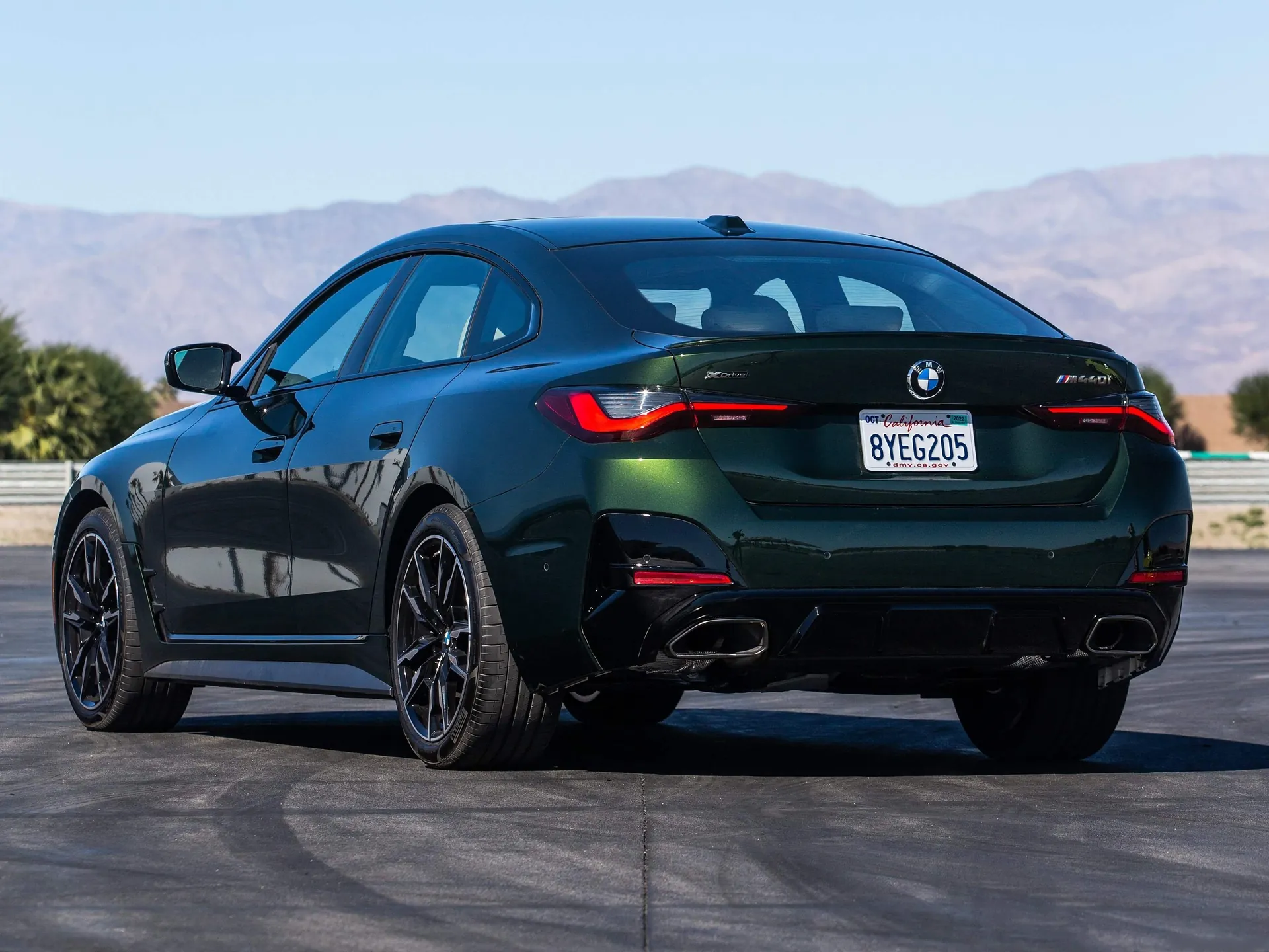BMW M440i xDrive Gran Coupe (2022) – zadní tříčtvrteční pohled
