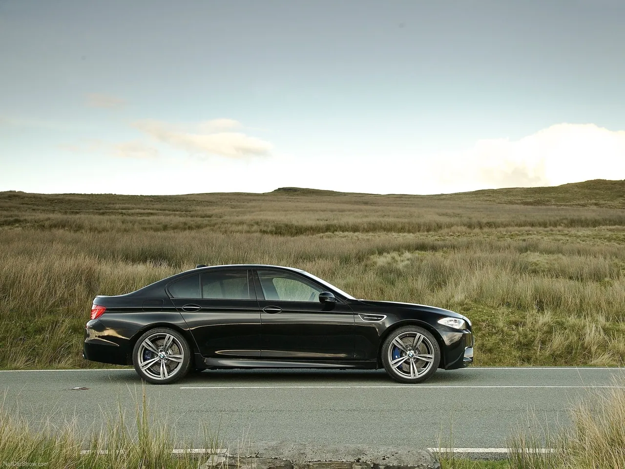 BMW M5 [UK] (2012) – boční profil