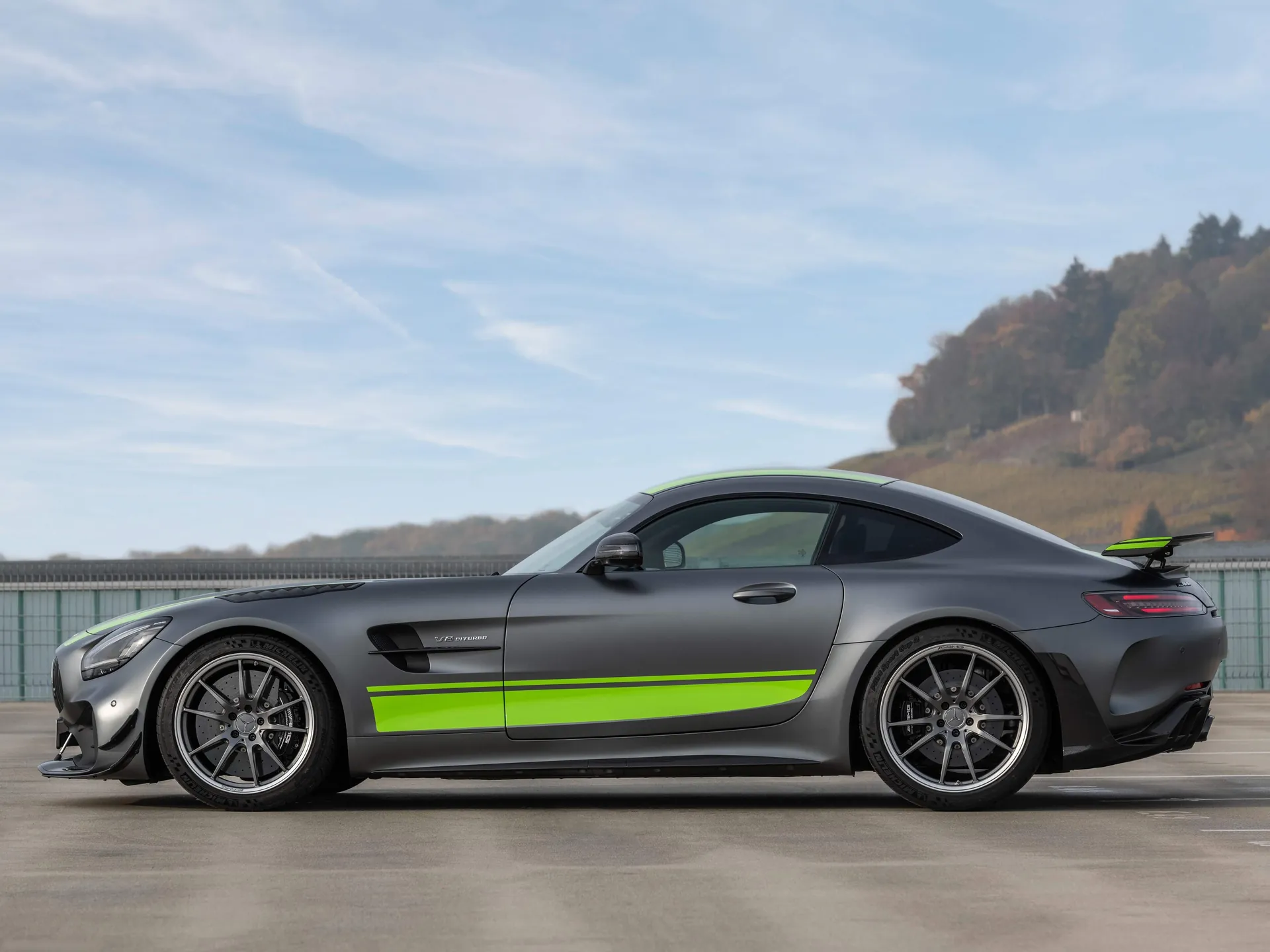 Mercedes-Benz AMG GT R PRO (2020) - Side Profile