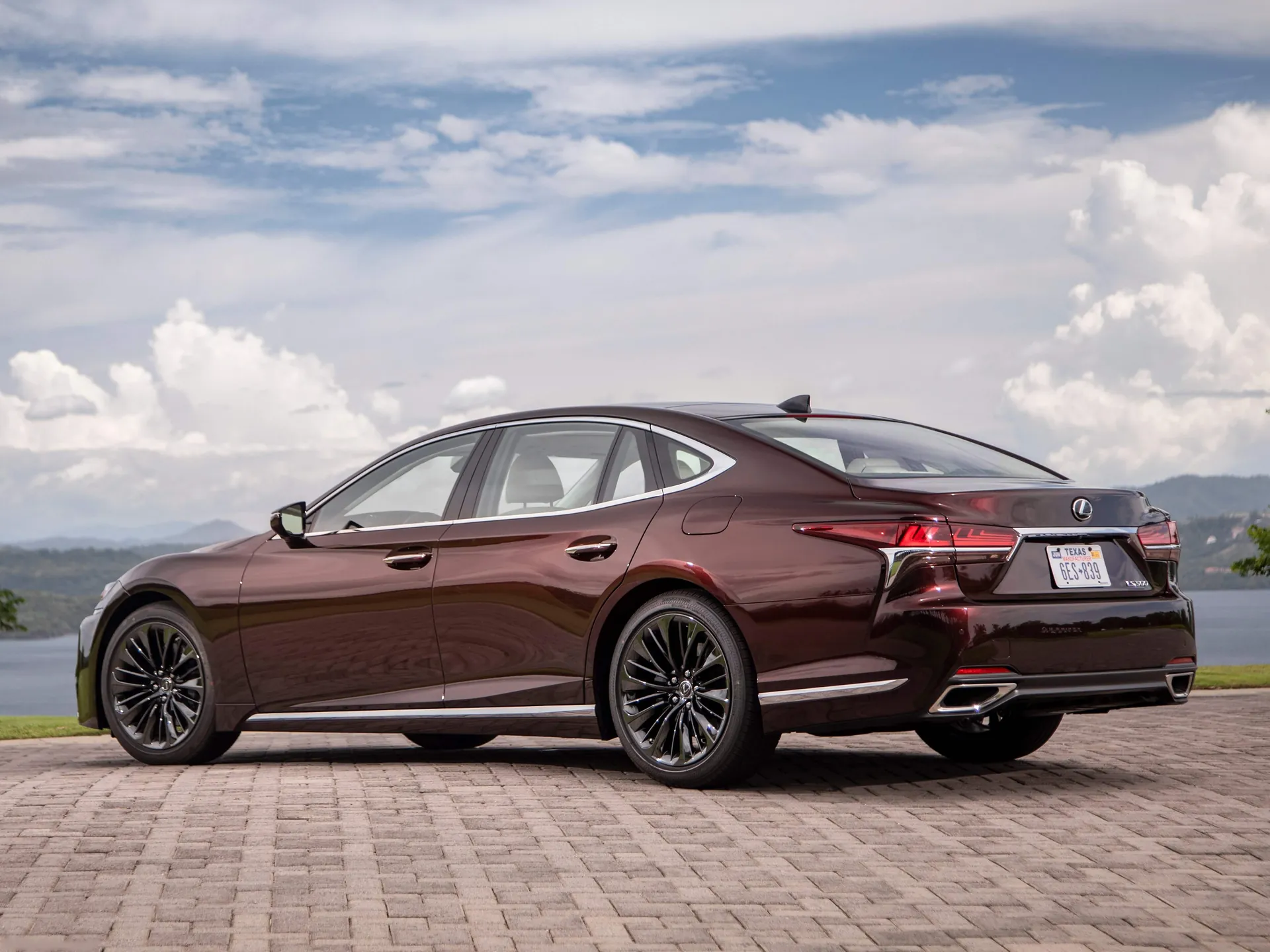 Lexus LS 500 Inspiration Series (2020) – zadní tříčtvrteční pohled