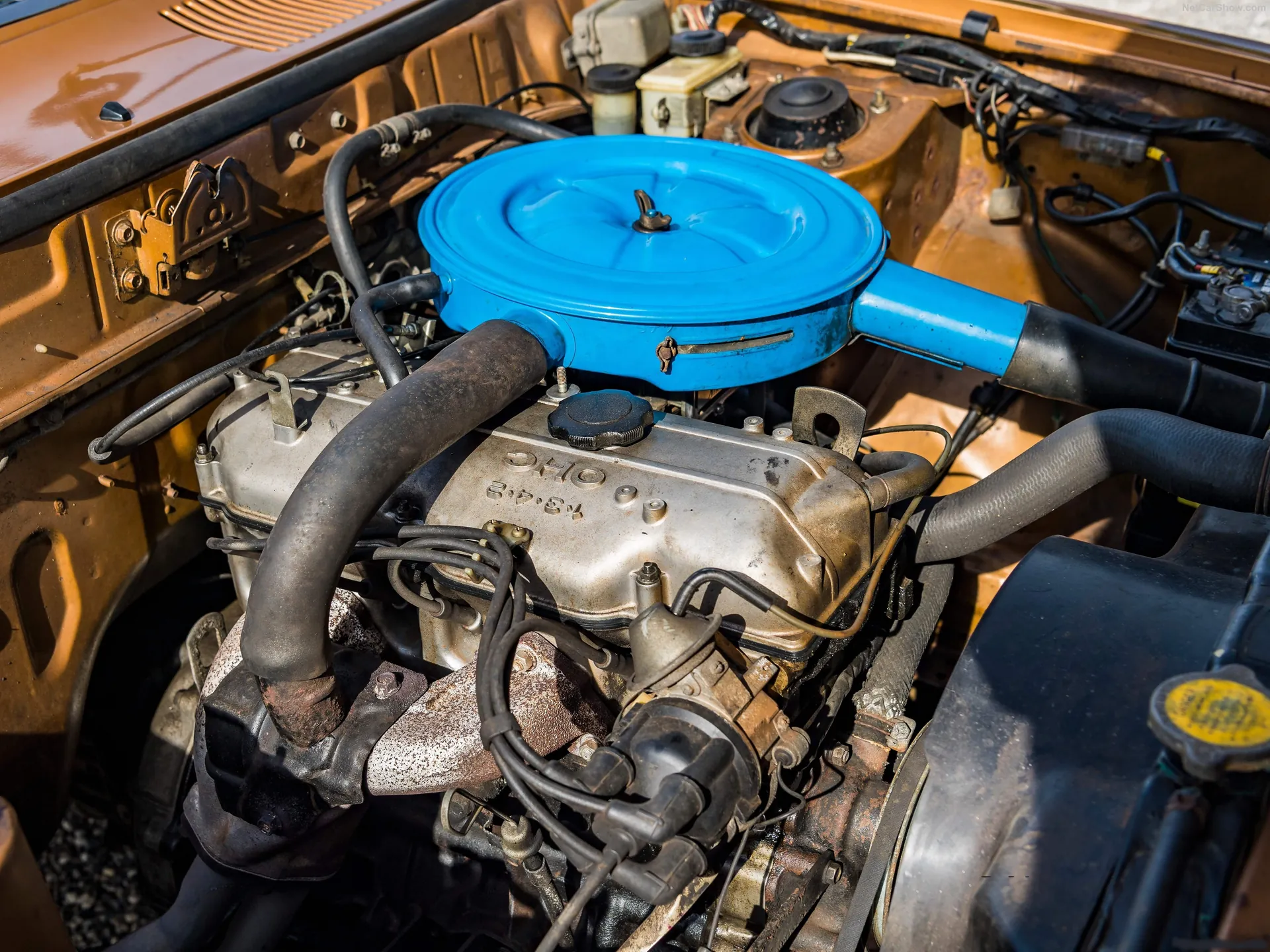 Mazda 929 (1974) – motorový prostor