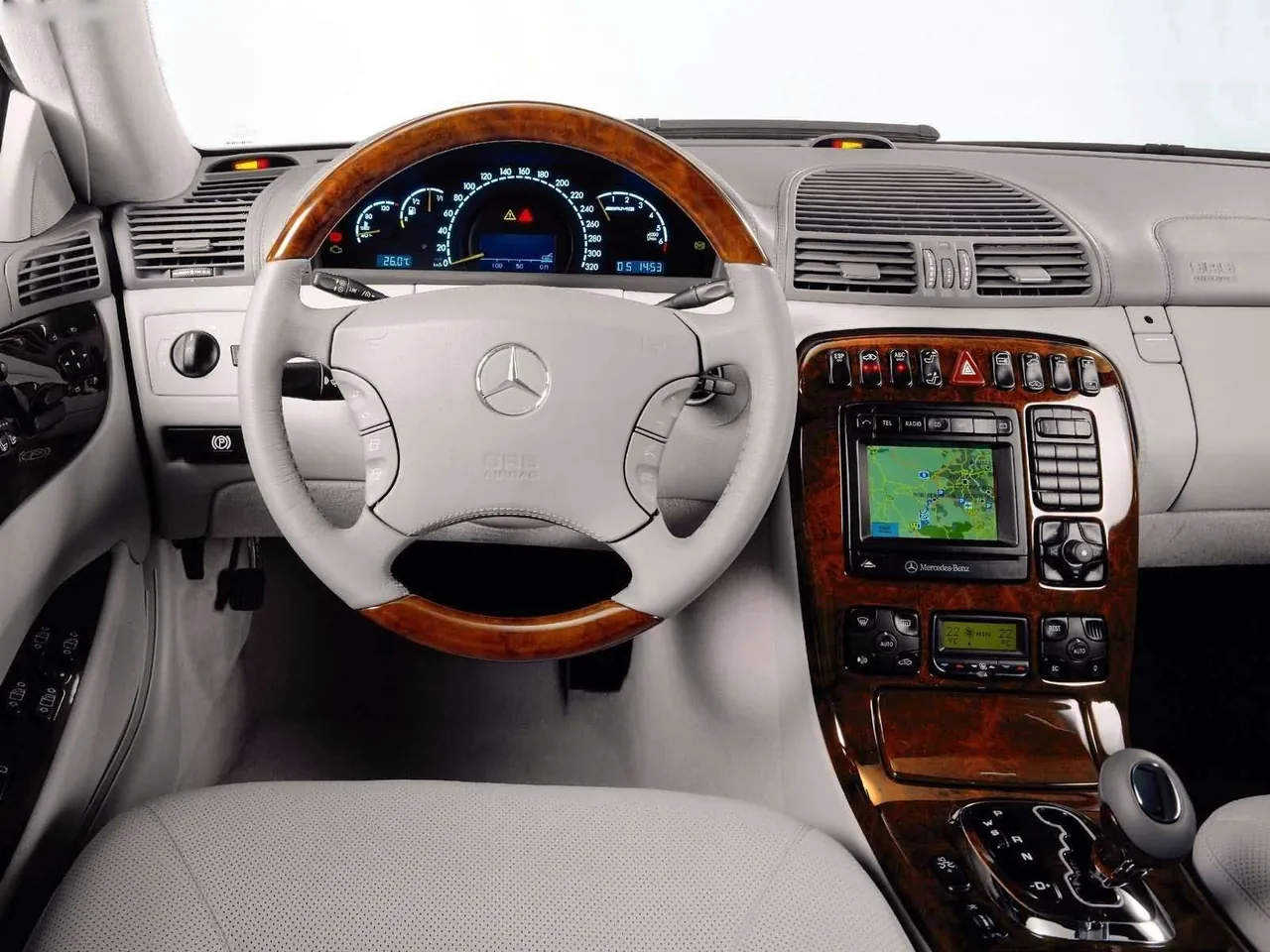 Mercedes-Benz CL55 AMG (2000) - Interior