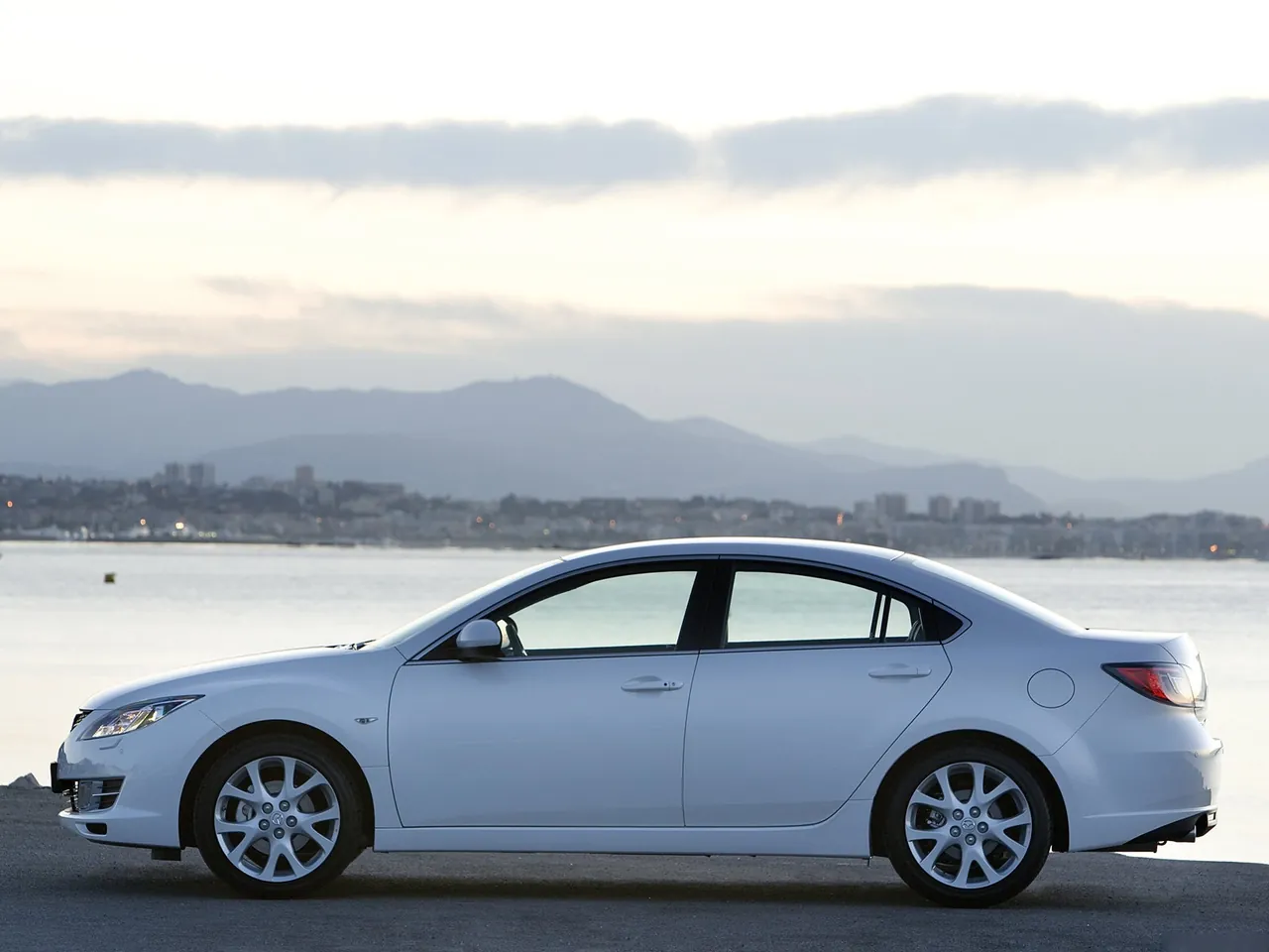 Mazda 6 Sedan (2008) – boční profil