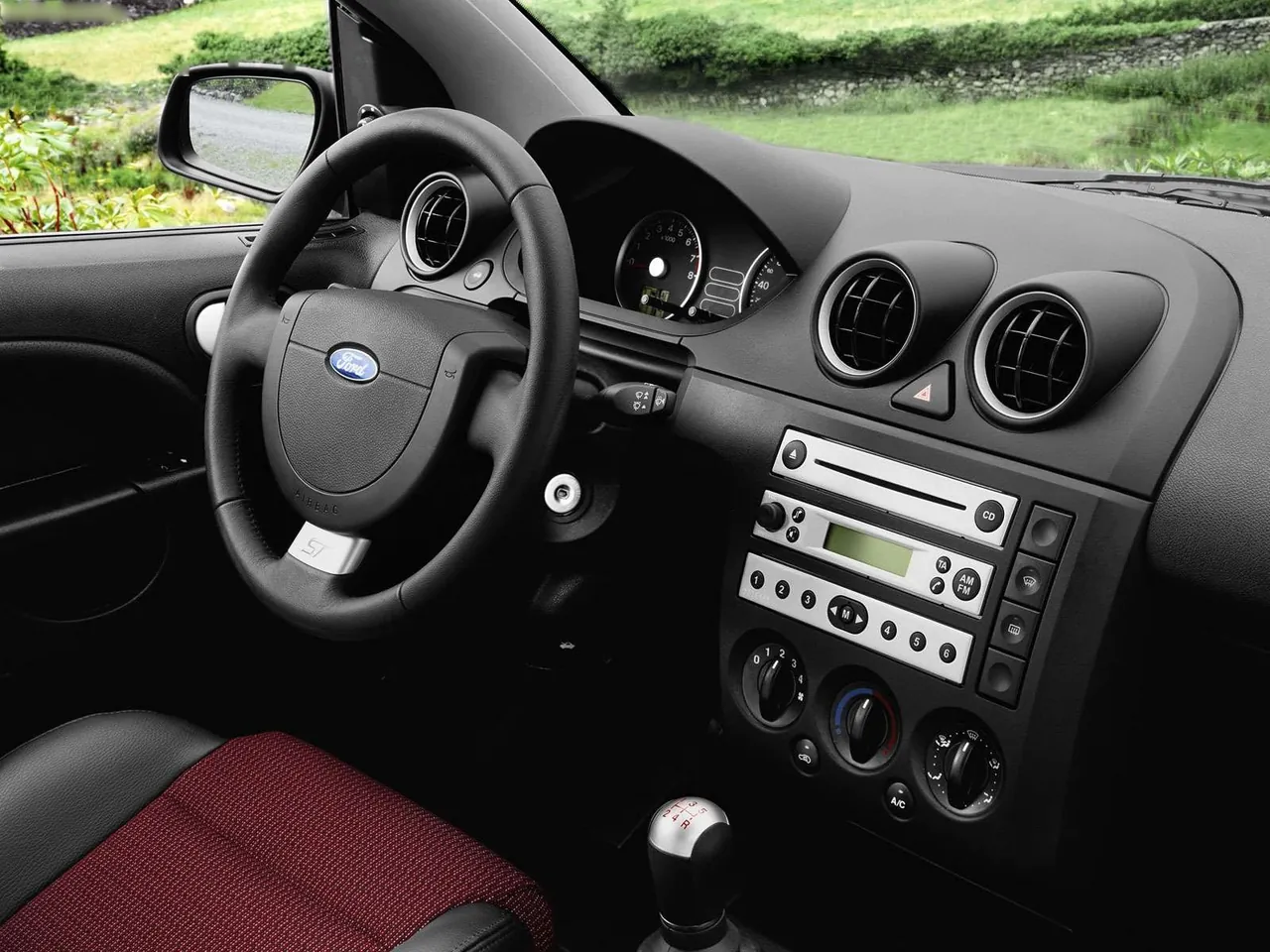 Ford Fiesta ST (2005) – interiér