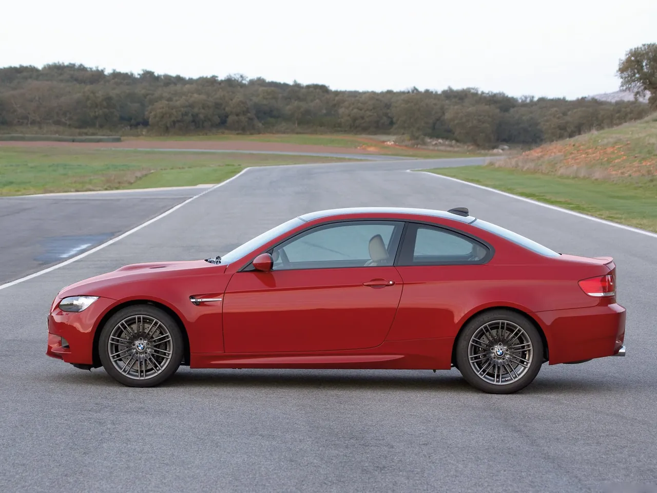 BMW M3 Coupe (2008) – boční profil