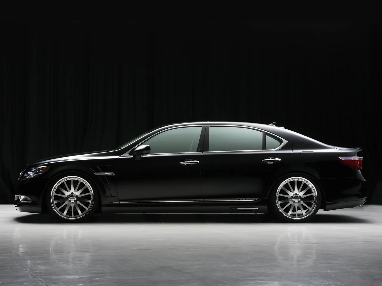 Wald Lexus LS (2007) – boční profil