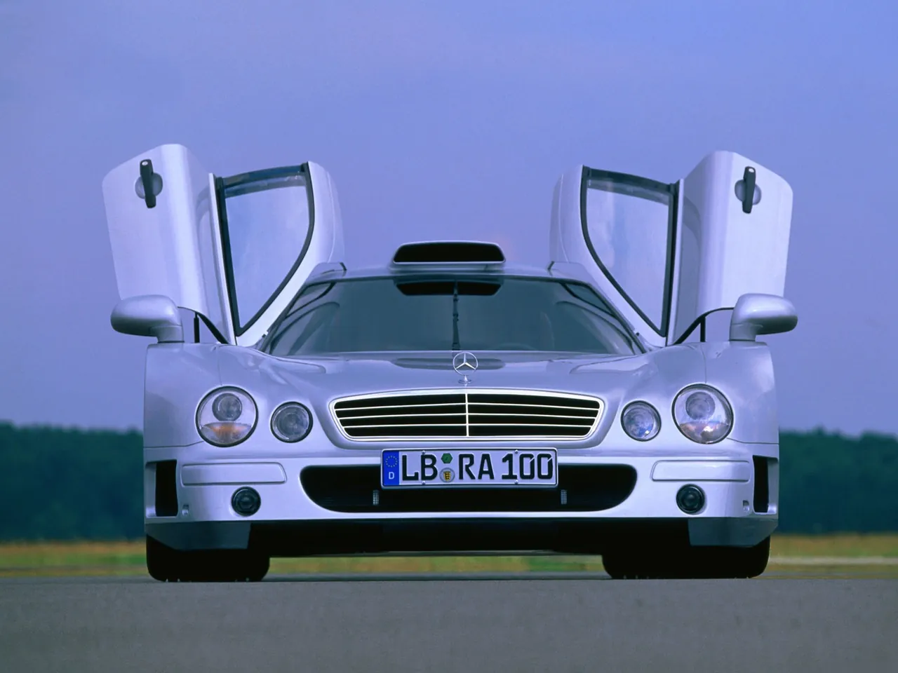 Mercedes-Benz CLK GTR (1999) - Front