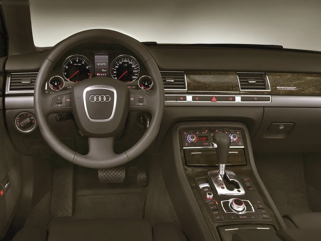 Audi A8 3.2 FSI quattro (2005) – interiér