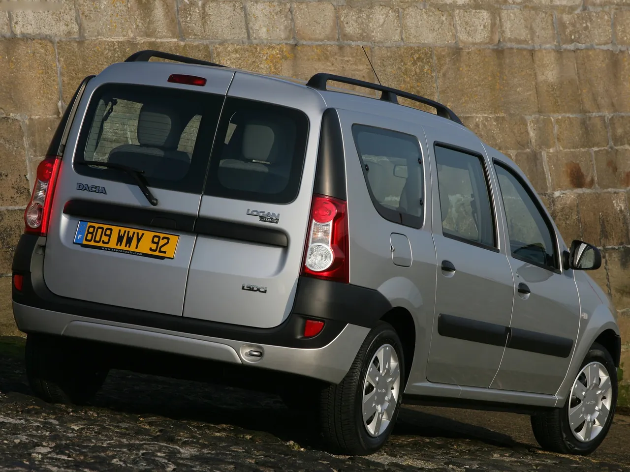 Dacia Logan MCV (2007) – zadní tříčtvrteční pohled