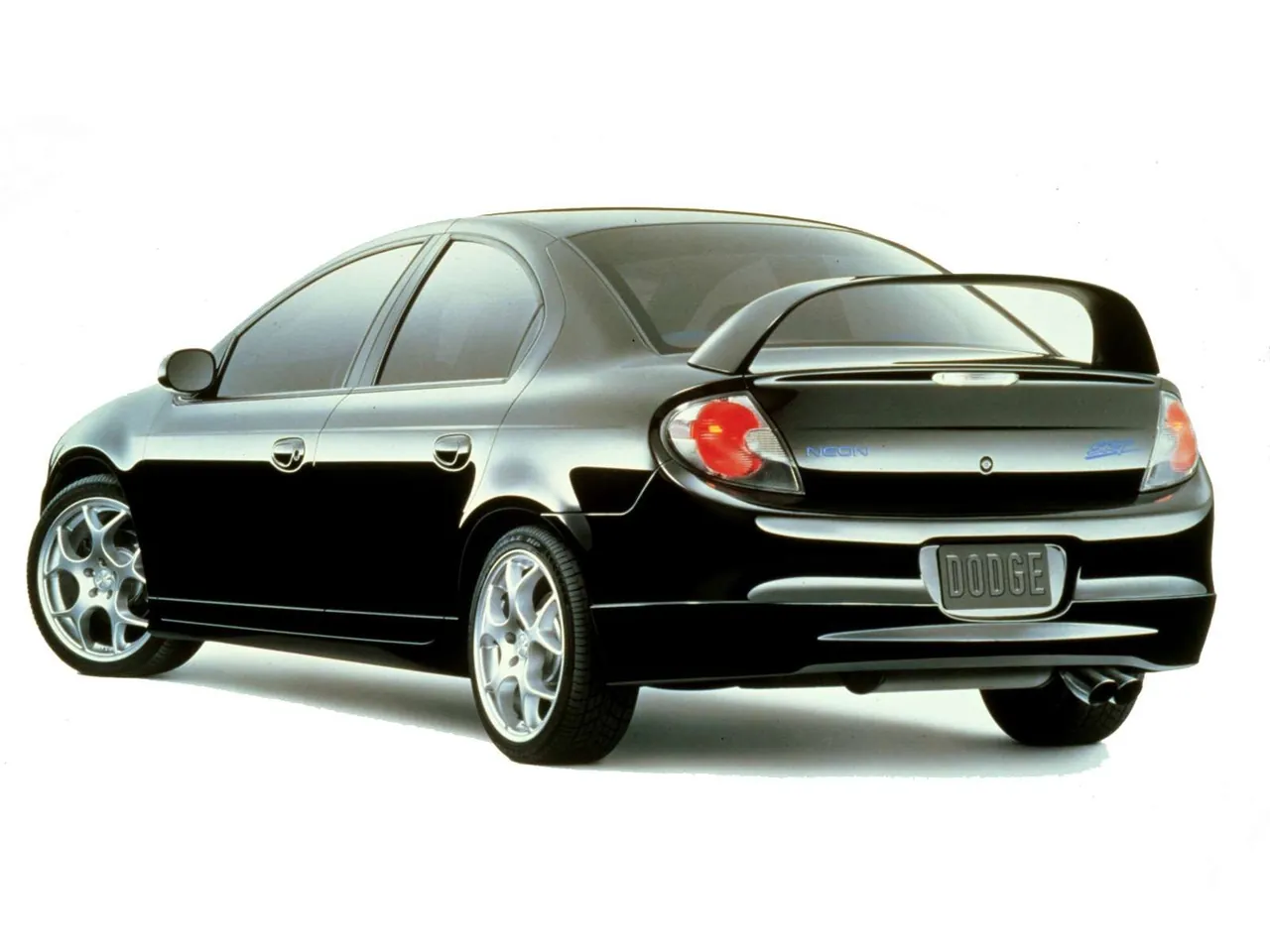 Dodge Neon SRT Concept (2000) – zadní tříčtvrteční pohled