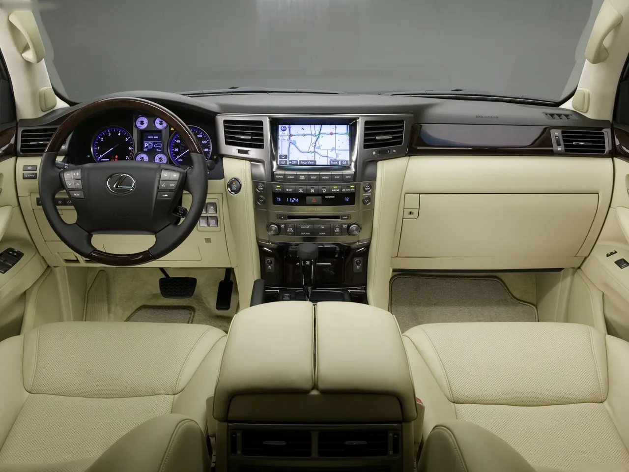 Lexus LX 570 (2008) – interiér