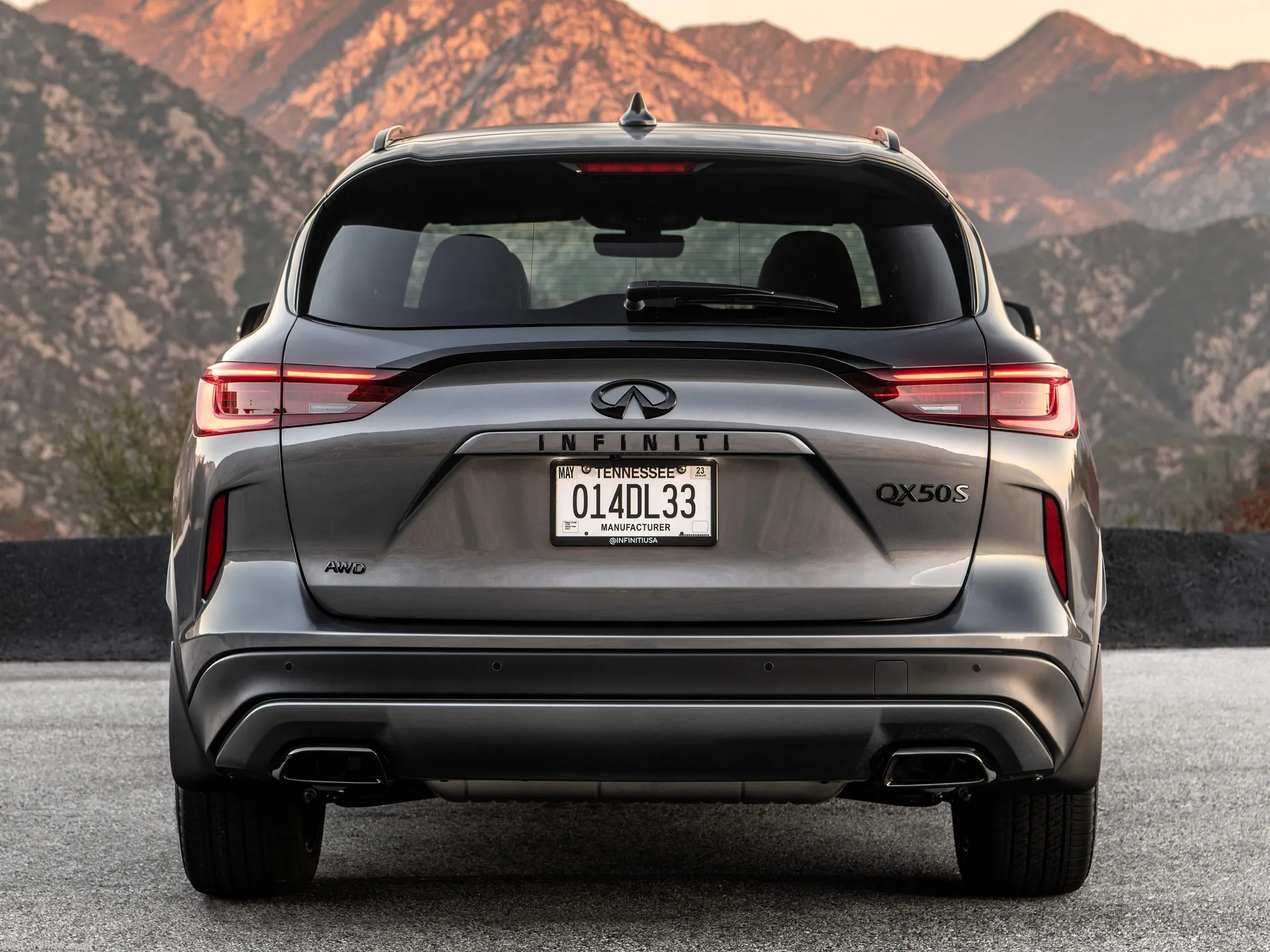 Infiniti QX50 Sport (2023) – zezadu