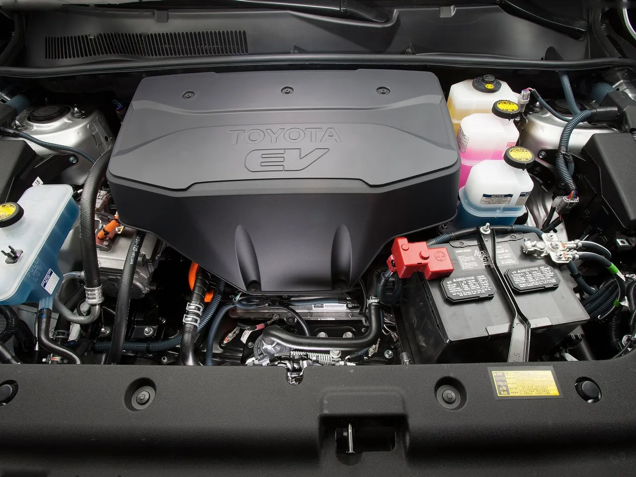Toyota RAV4 EV (2013) – motorový prostor