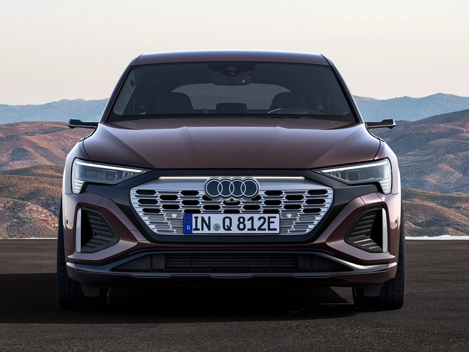 Audi Q8 Sportback e-tron quattro (2024) – zepředu