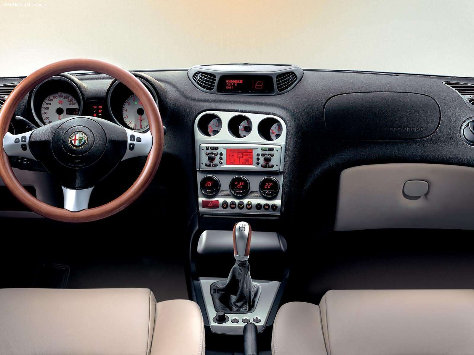 Alfa Romeo 156 Sportwagon 2.0 JTD (2003) - Interior