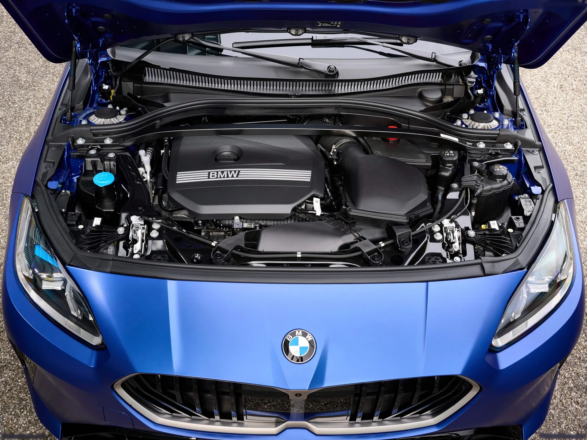 BMW 1-Series (2025) – motorový prostor