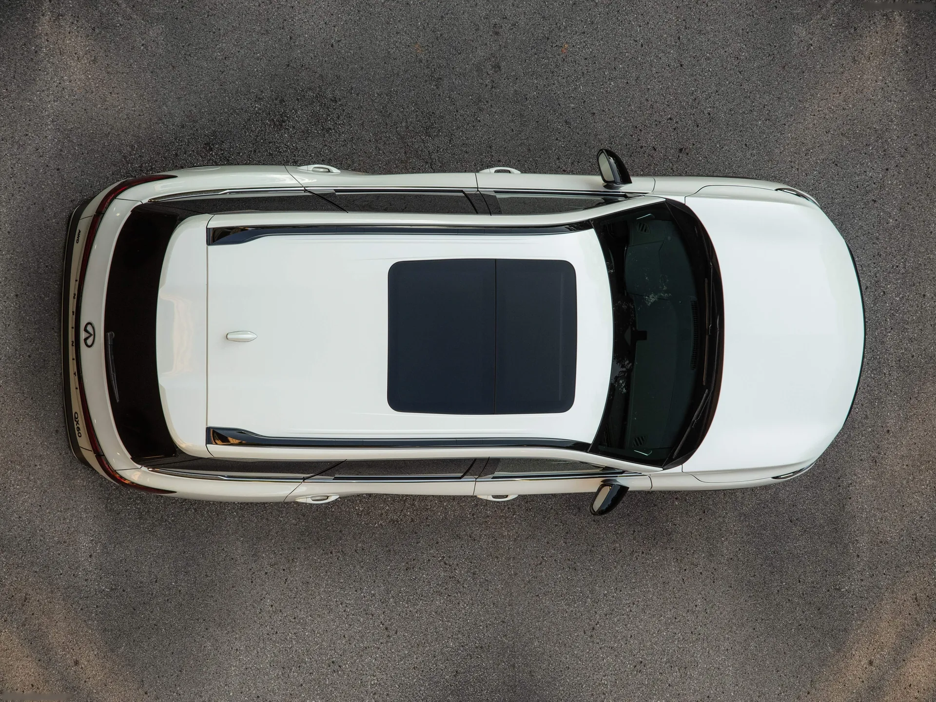 Infiniti QX60 Black Edition (2025) – pohled shora