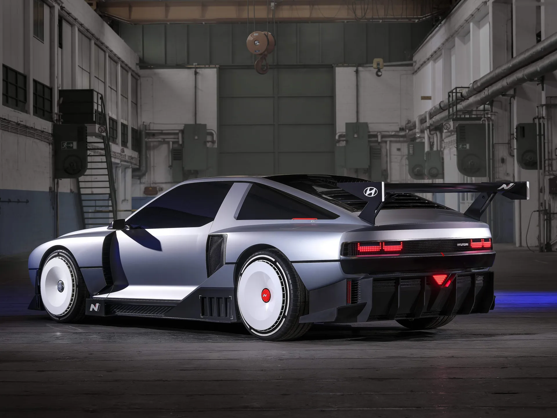 Hyundai N Vision 74 Concept (2022) – zadní tříčtvrteční pohled