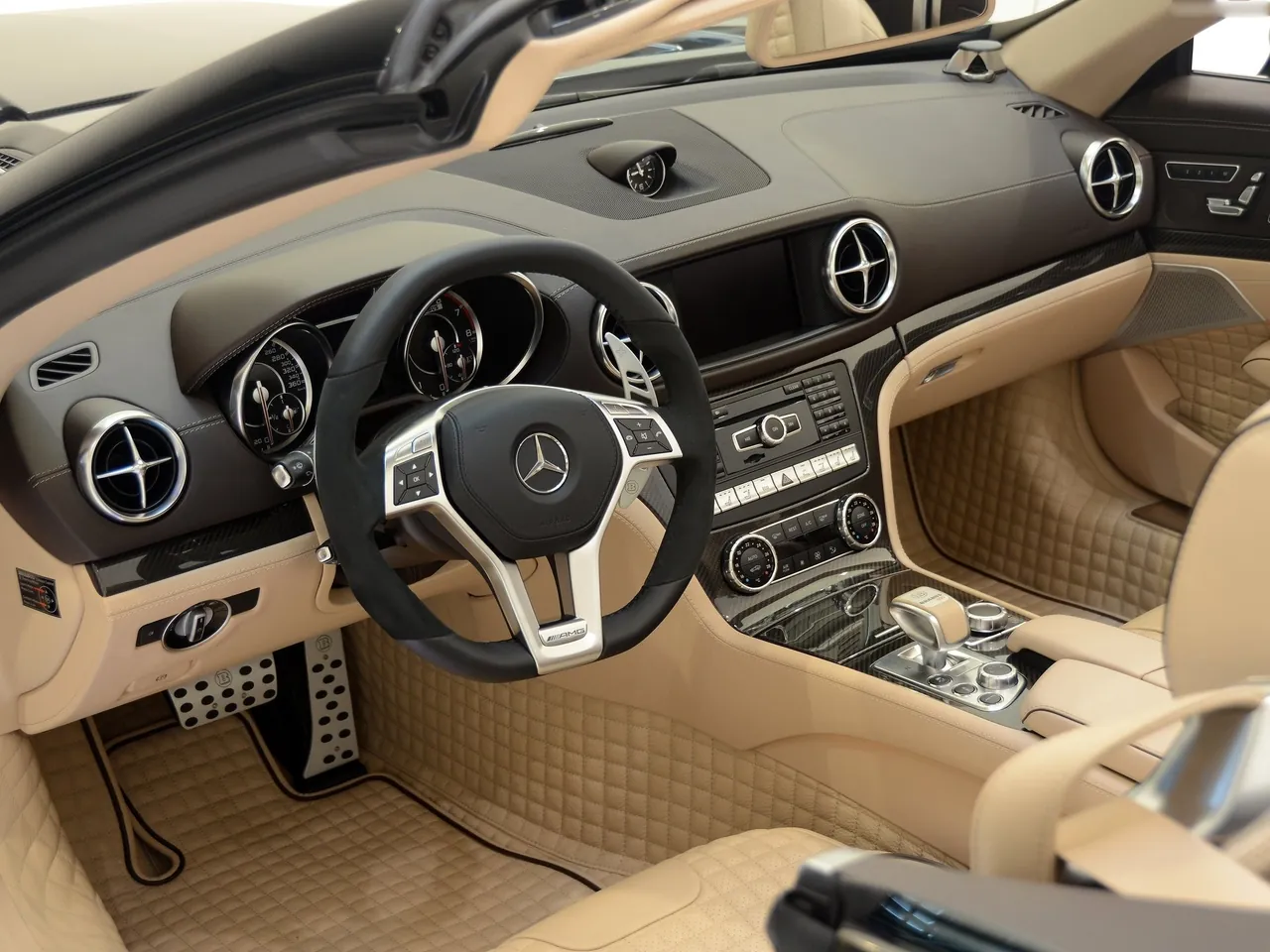 Brabus 800 Roadster (2013) – interiér