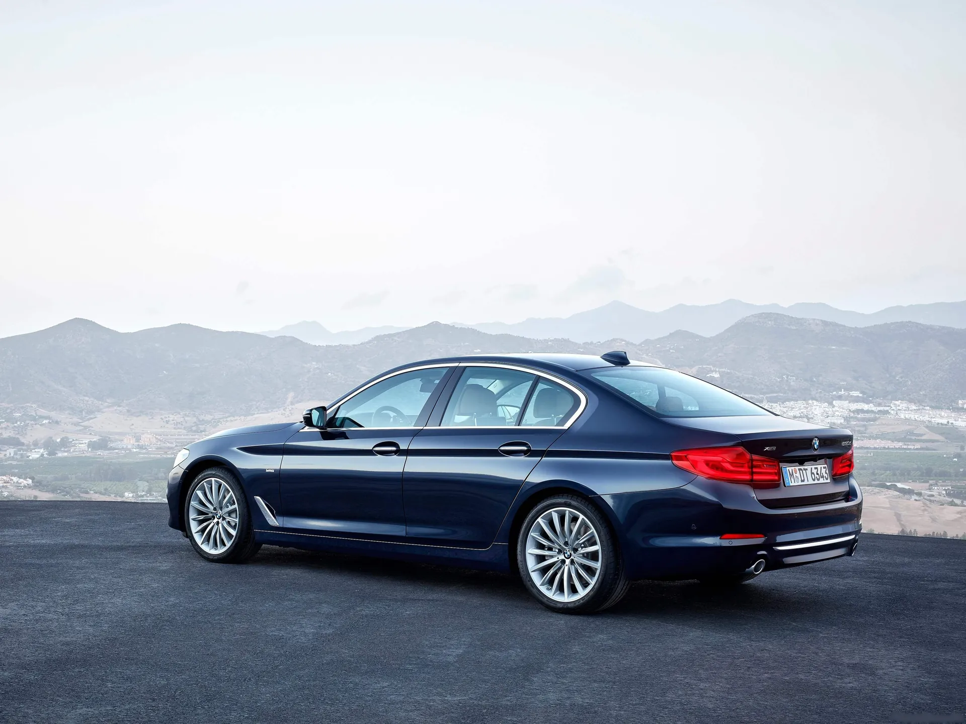 BMW 5-Series (2017) – zadní tříčtvrteční pohled