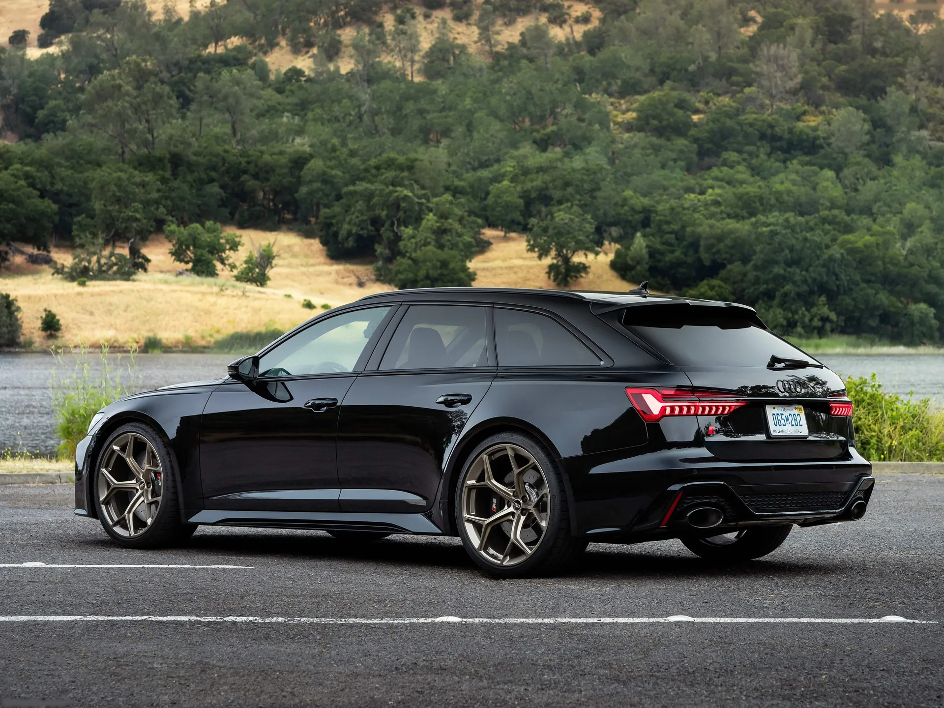 Audi RS6 Avant performance (2023) – zadní tříčtvrteční pohled
