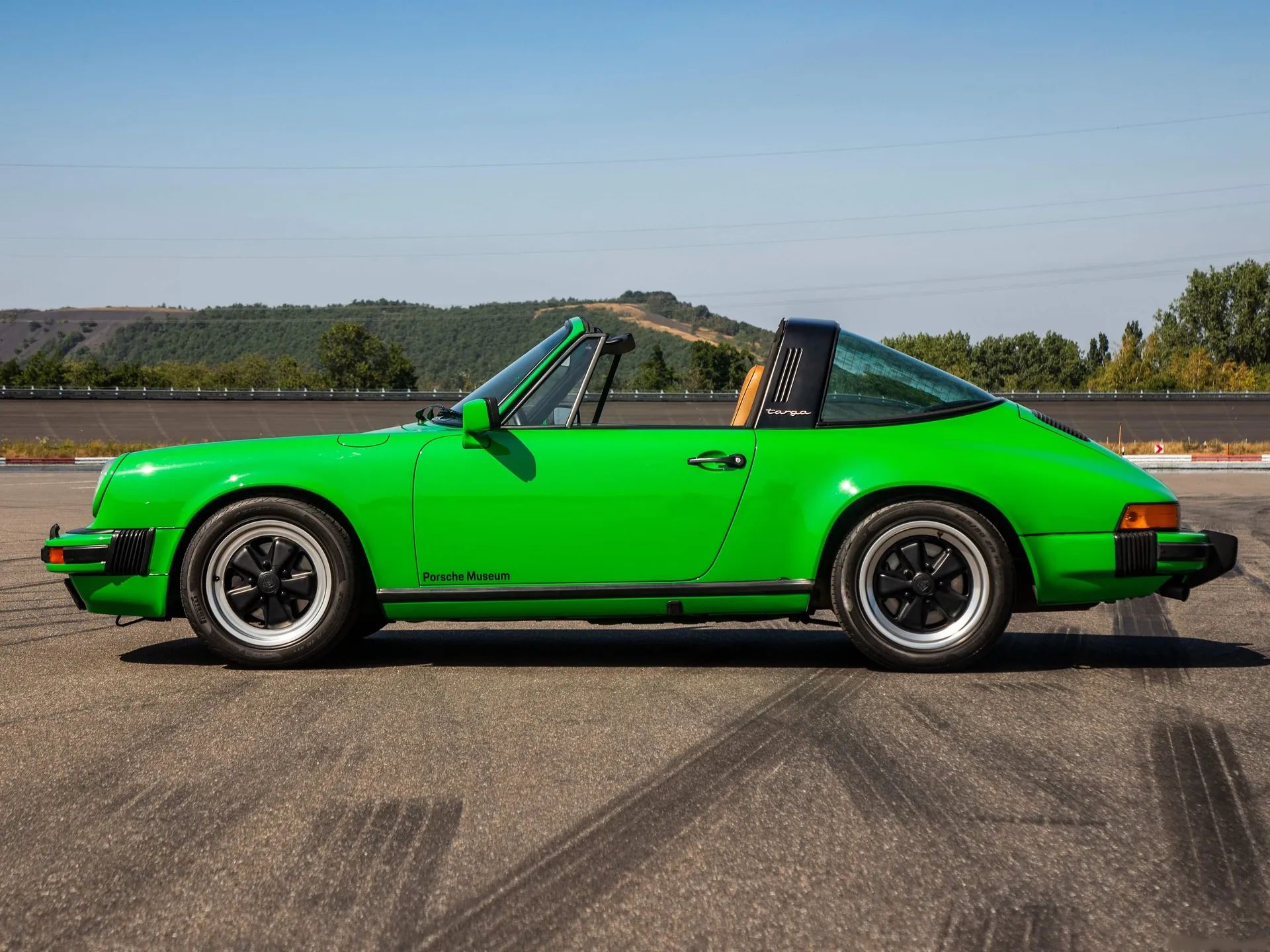 Porsche 911 Carrera 3.0 Targa (1976) - Side Profile