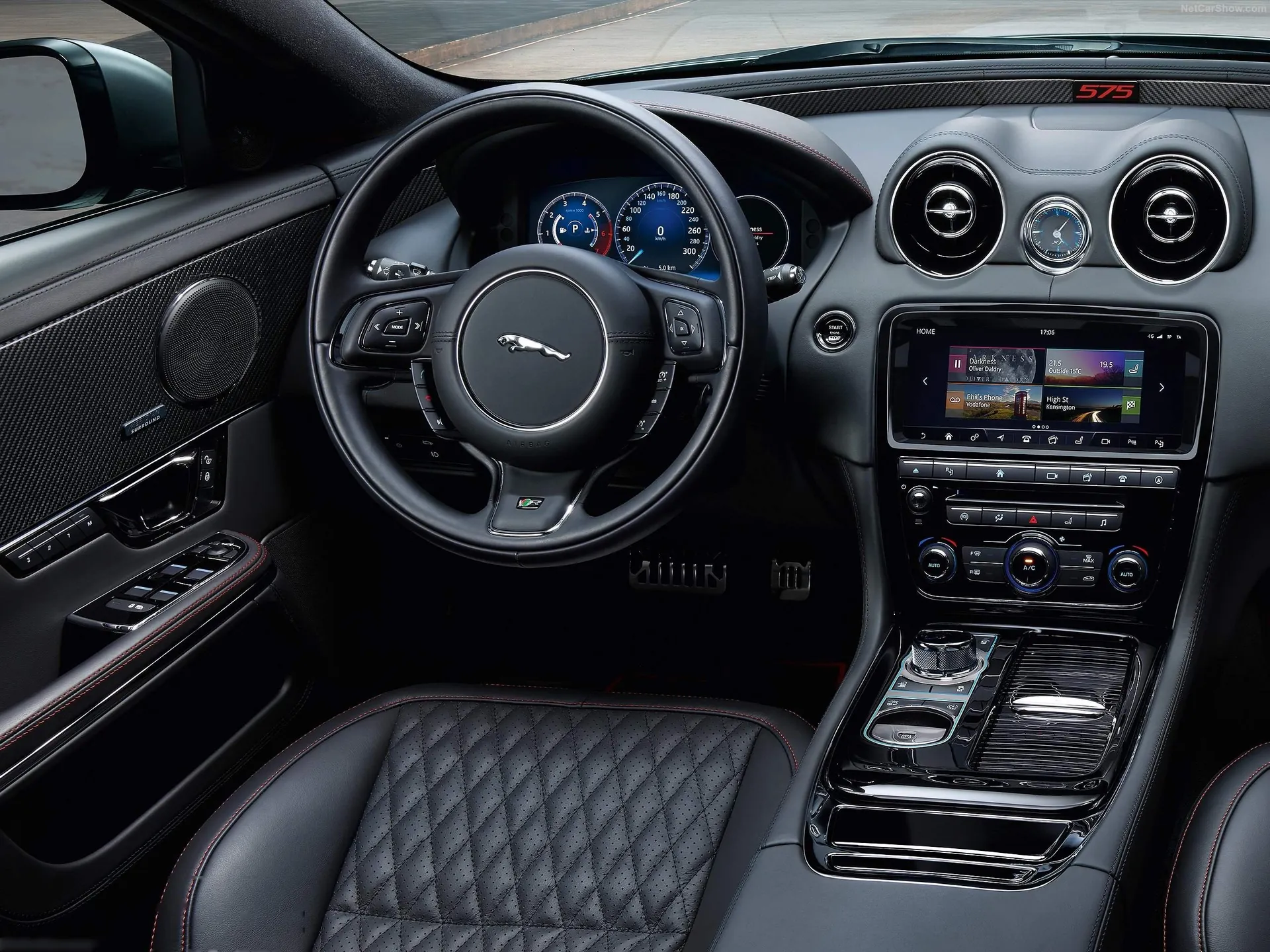 Jaguar XJR575 (2018) – interiér