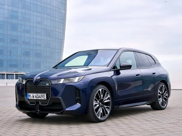BMW iX M70 (2026)