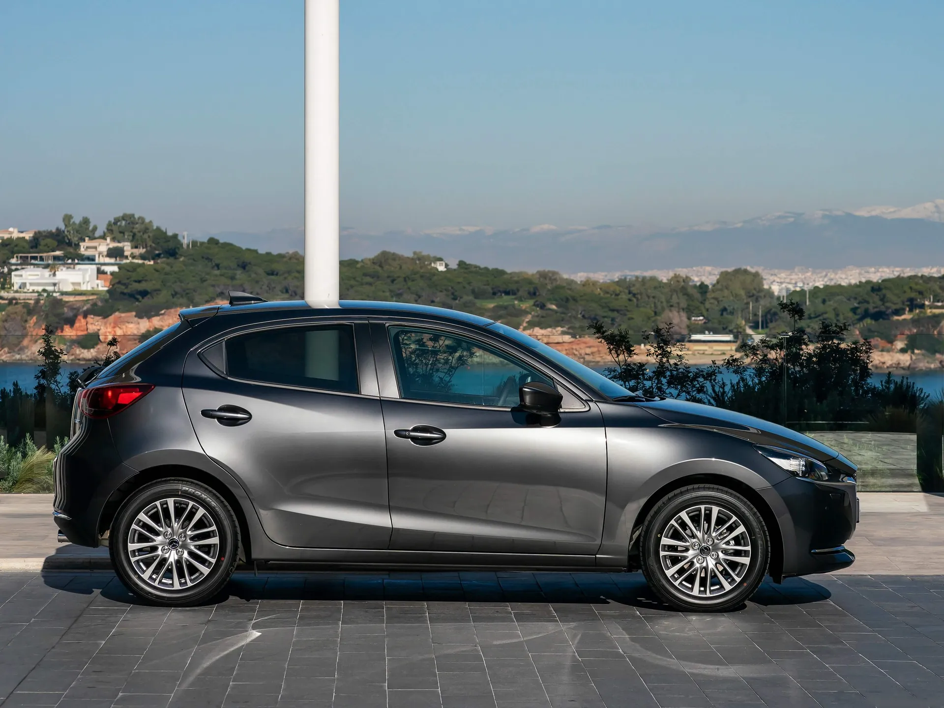 Mazda 2 (2020) – boční profil