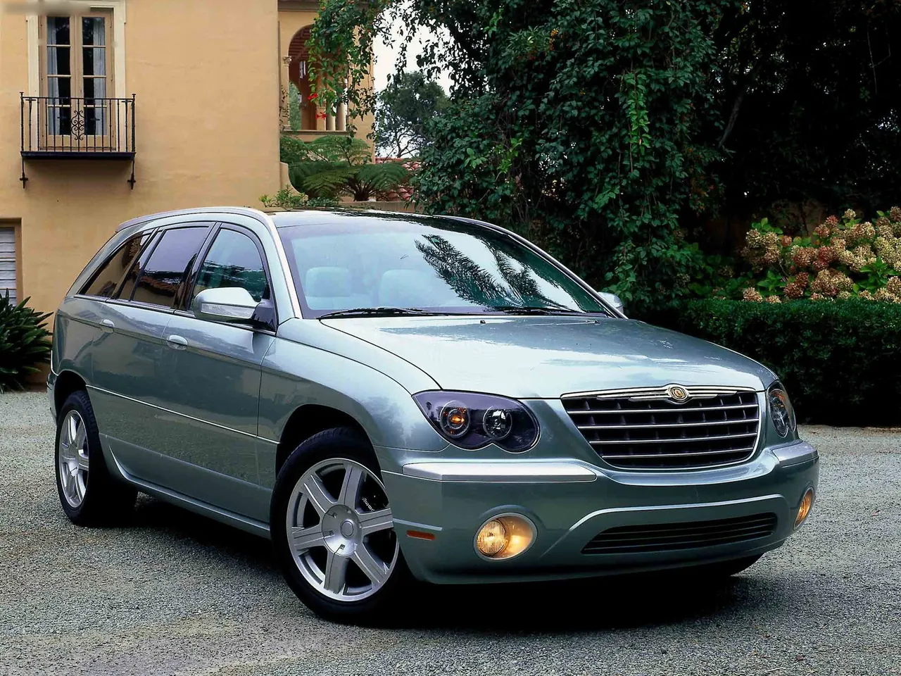 Chrysler Pacifica Concept (2002)