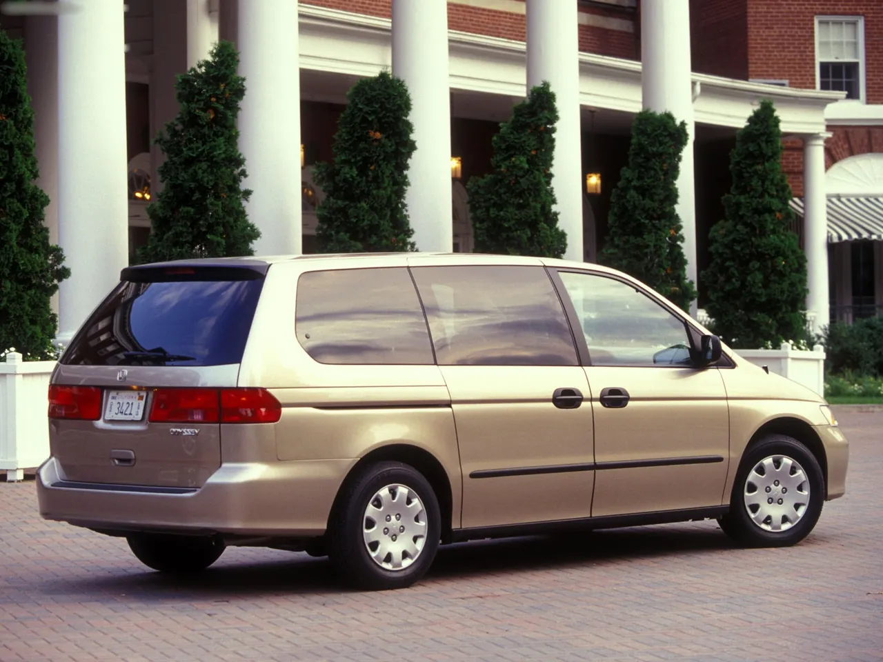 Honda Odyssey (1999) – zadní tříčtvrteční pohled