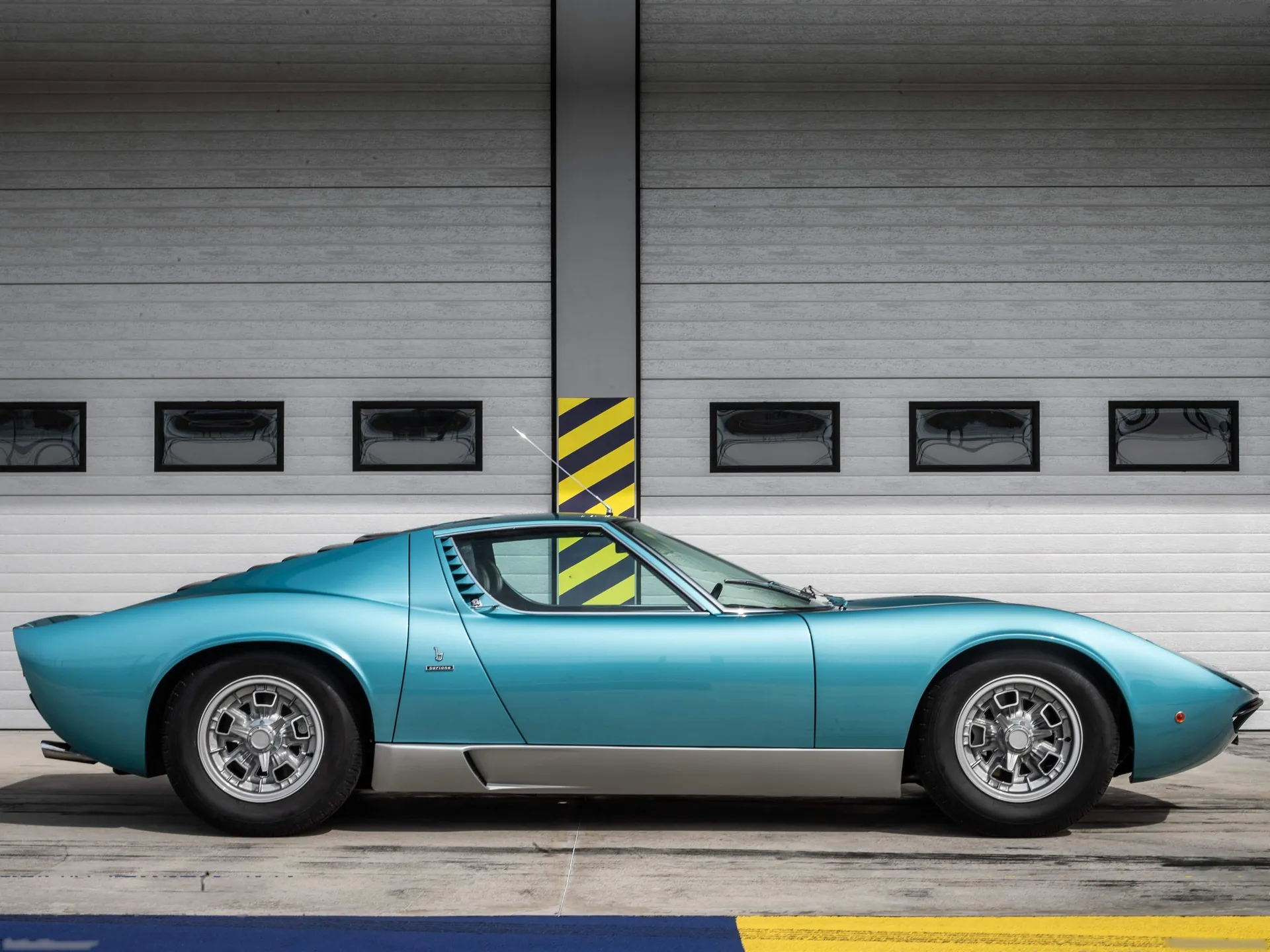Lamborghini Miura P400 S (1971) – boční profil