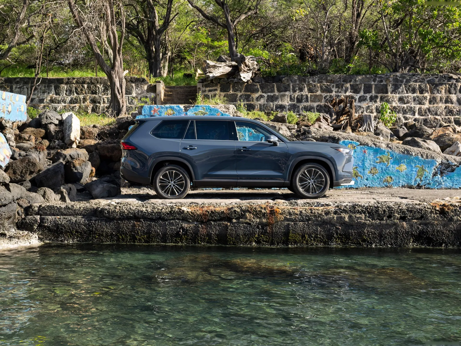Toyota Grand Highlander Platinum (2024) – boční profil