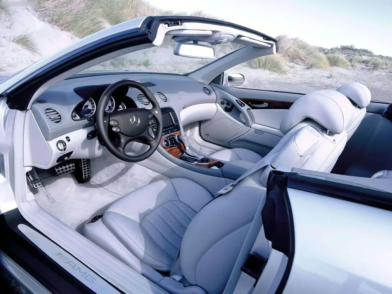 Mercedes-Benz SL65 AMG (2004) - Interior