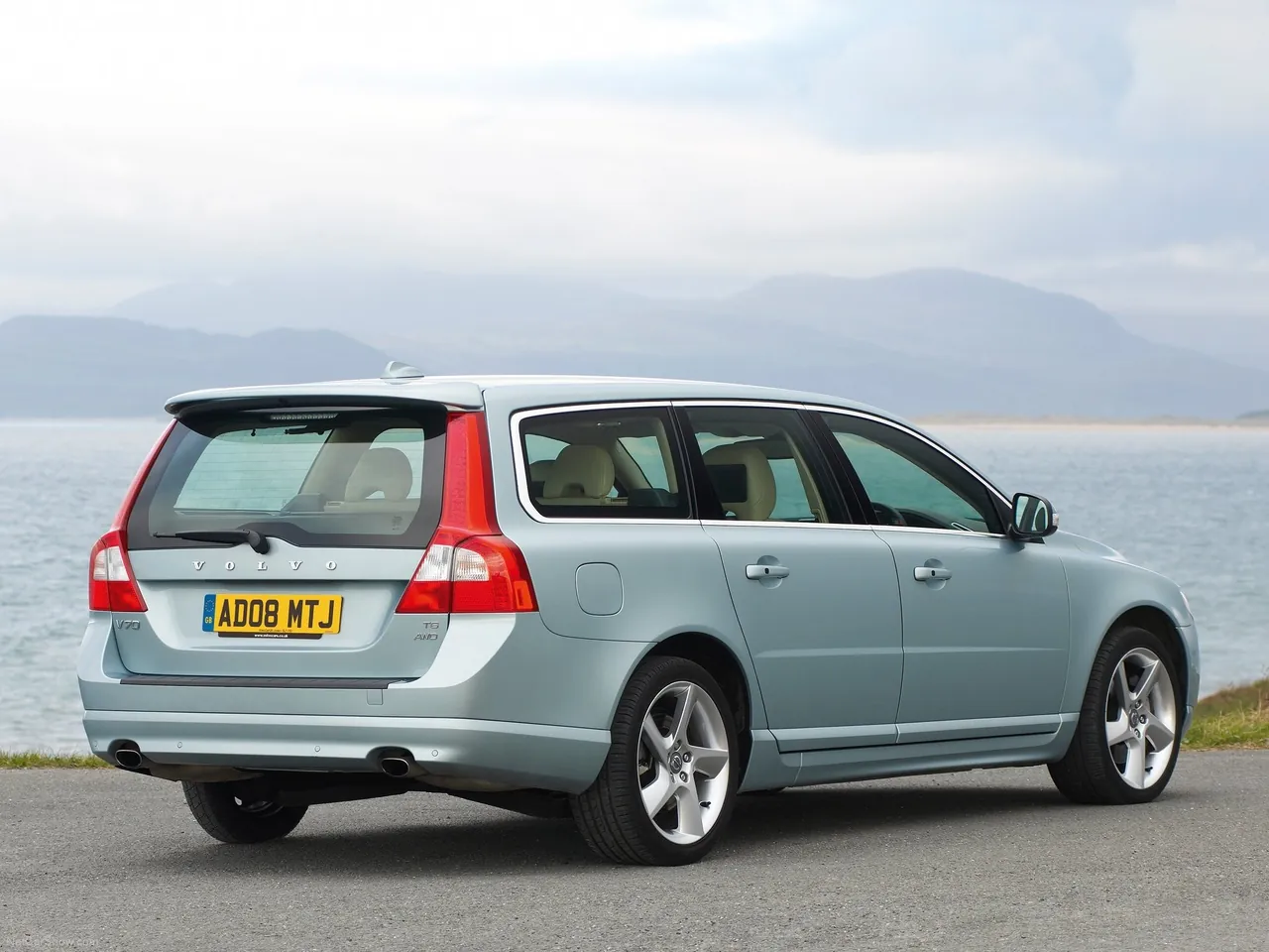Volvo V70 (2008) – zadní tříčtvrteční pohled
